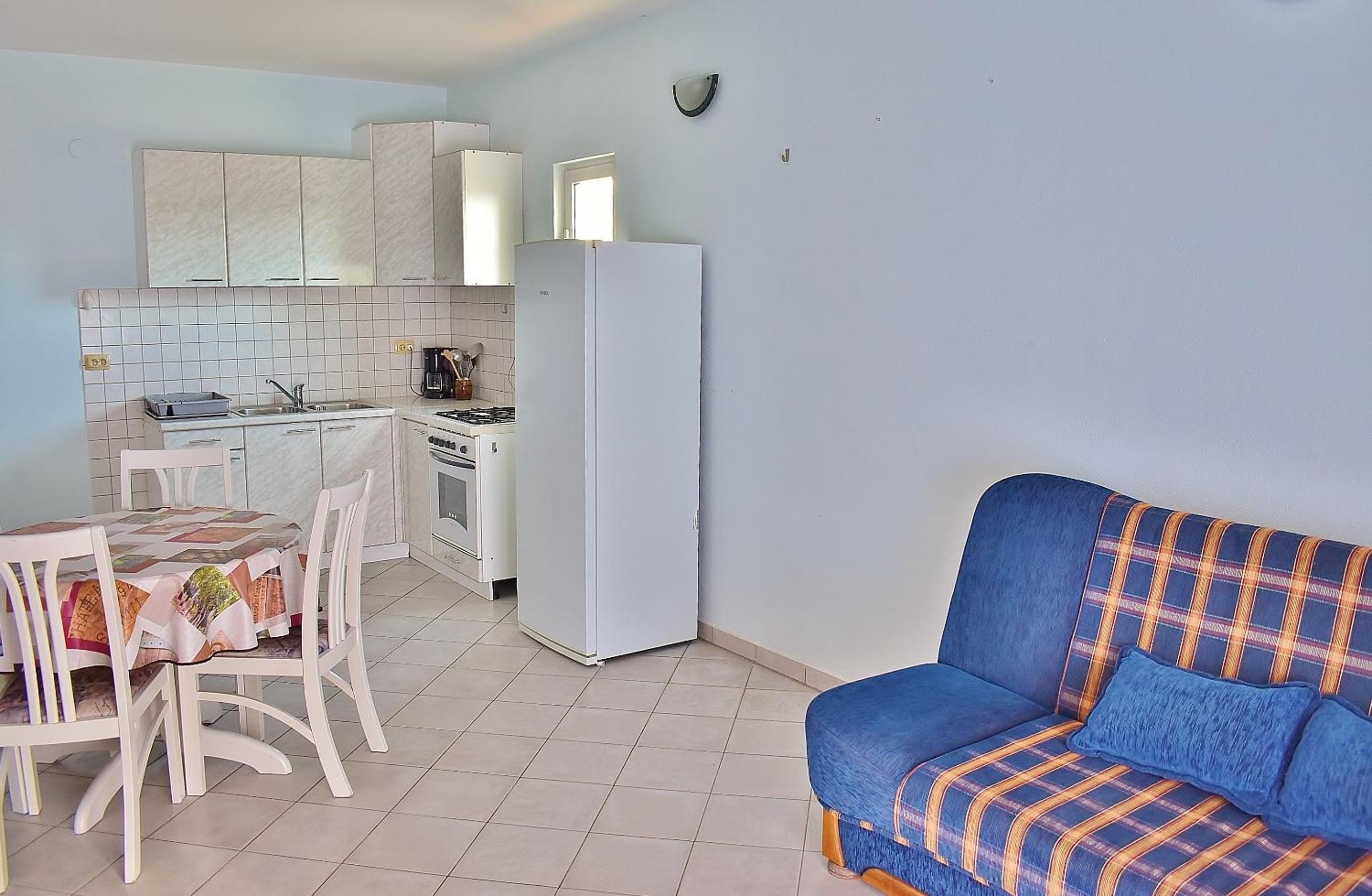 Apartment with Balcony - Photo 22