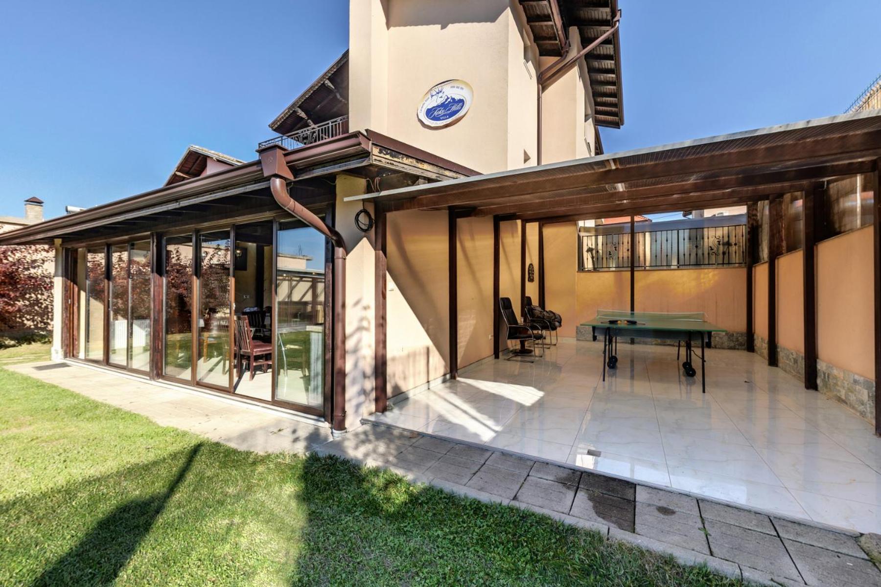 Villa With 7 Rooms