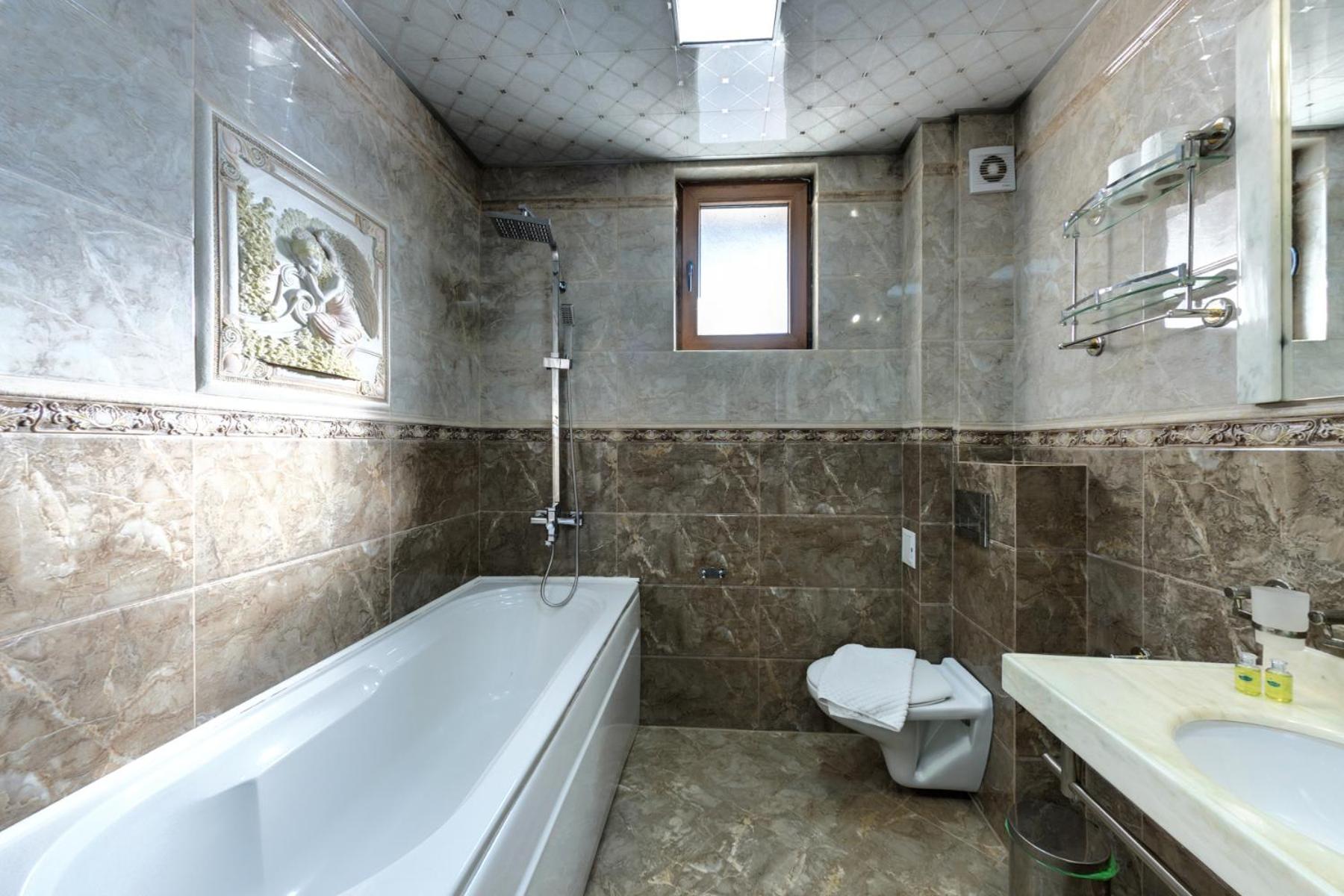 Deluxe Double Room With Balcony photo 2