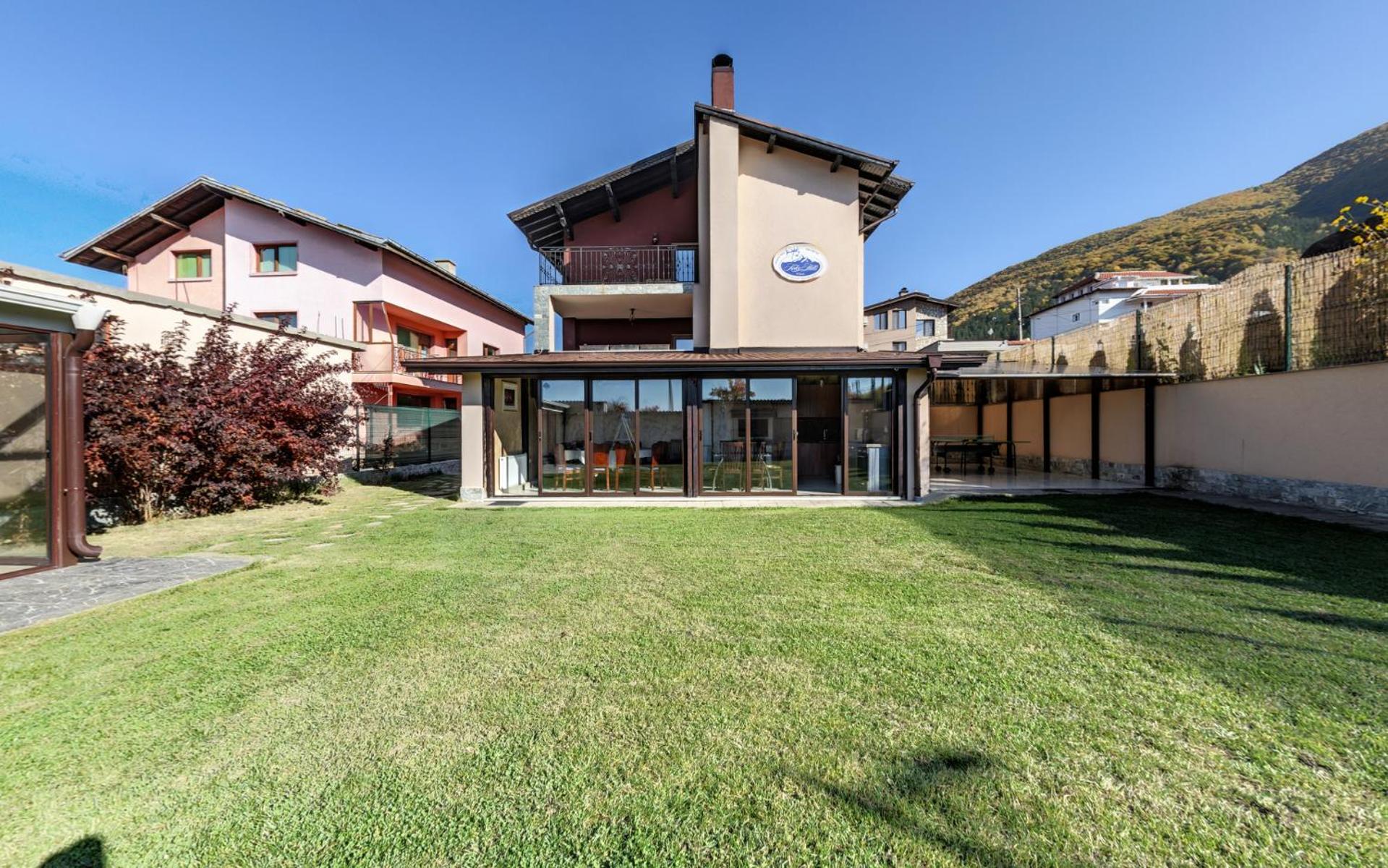 Villa With 7 Rooms photo 2