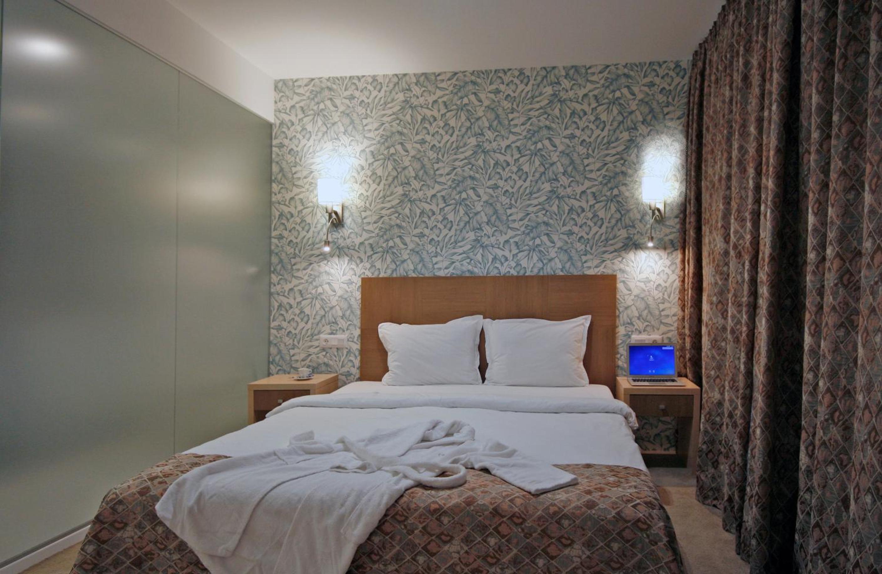 Superior Suite - Photo 9