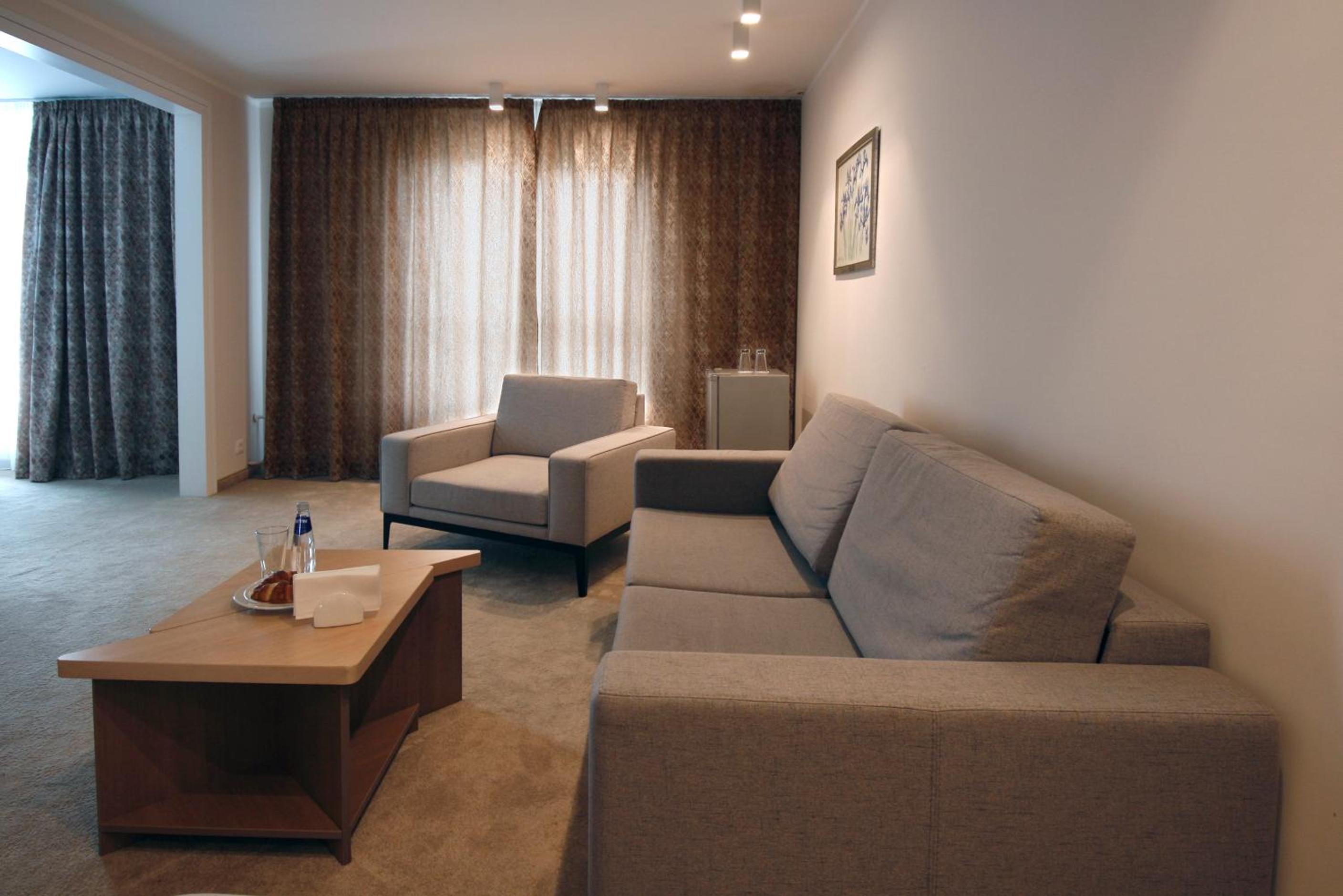 Superior Suite - Photo 8