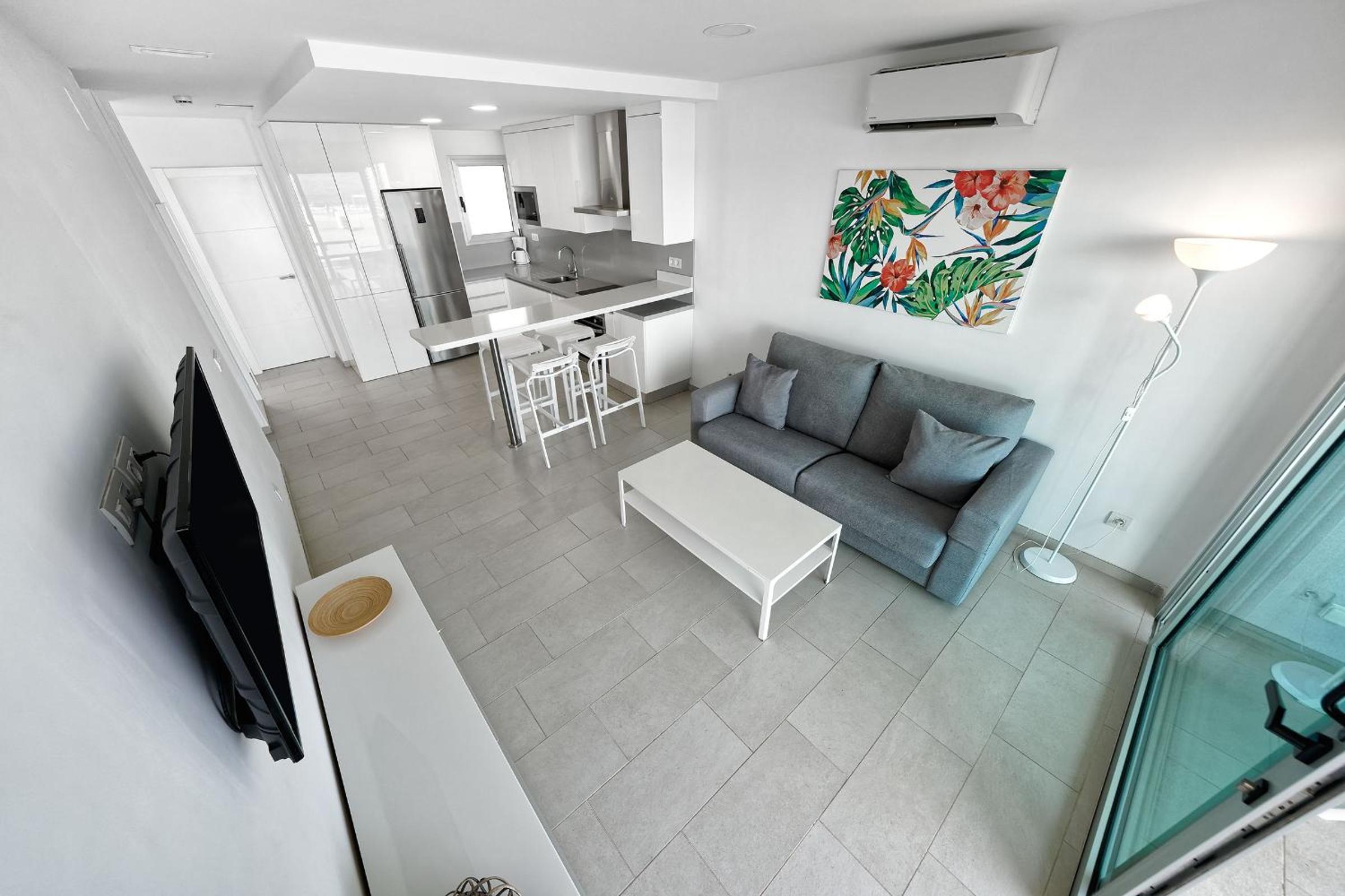 Apartment with Balcony photo 3