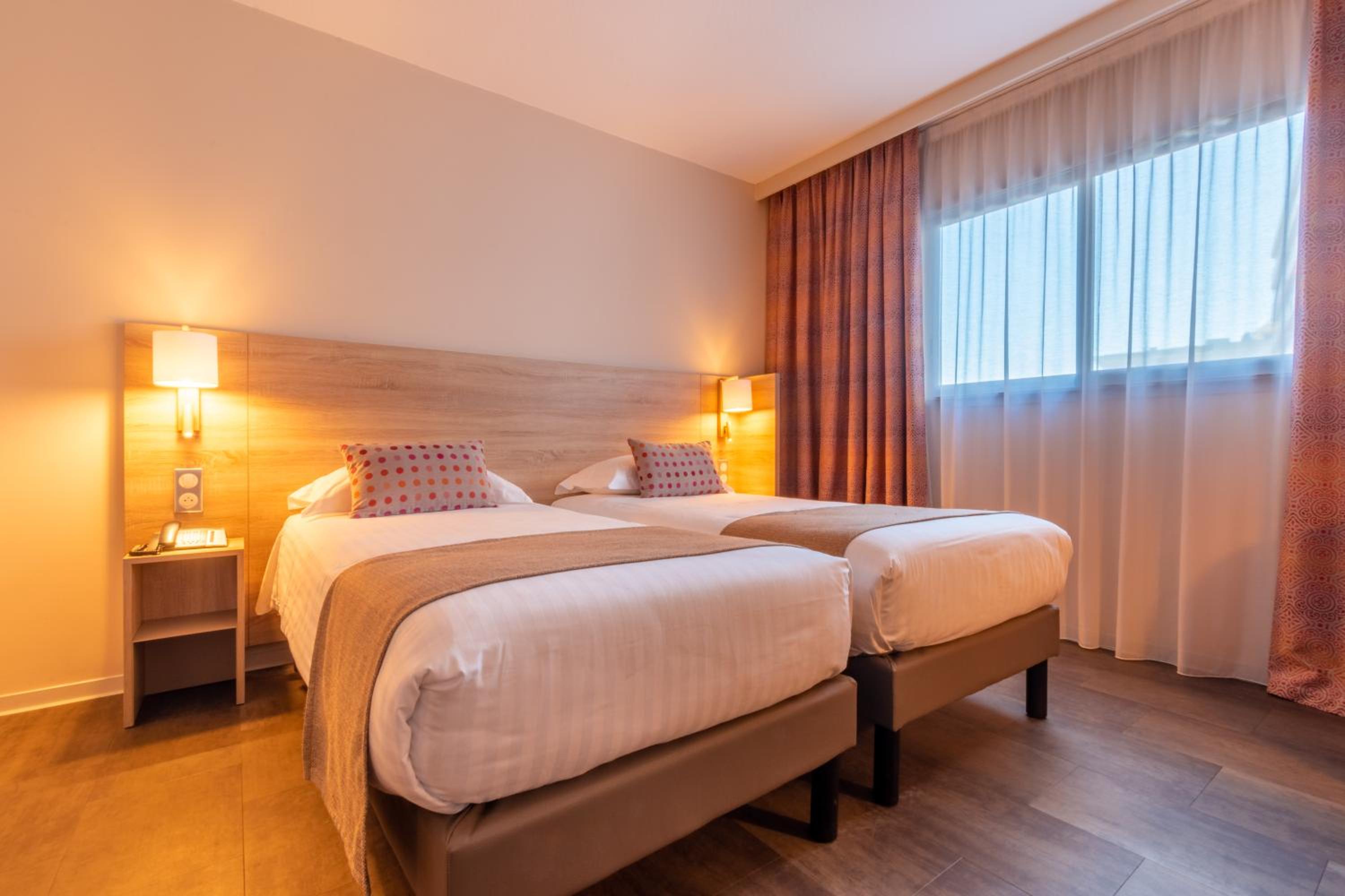 Twin Room - Photo 1