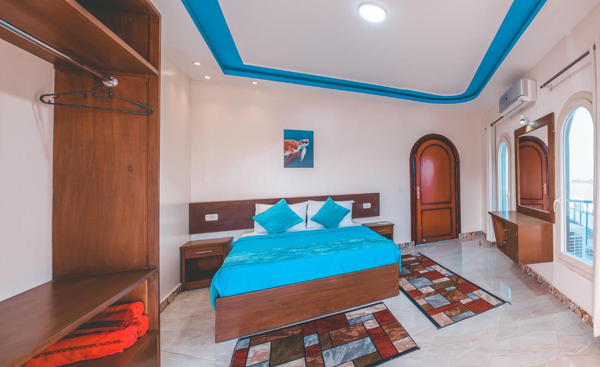 Apartment with Sea View - Photo 12