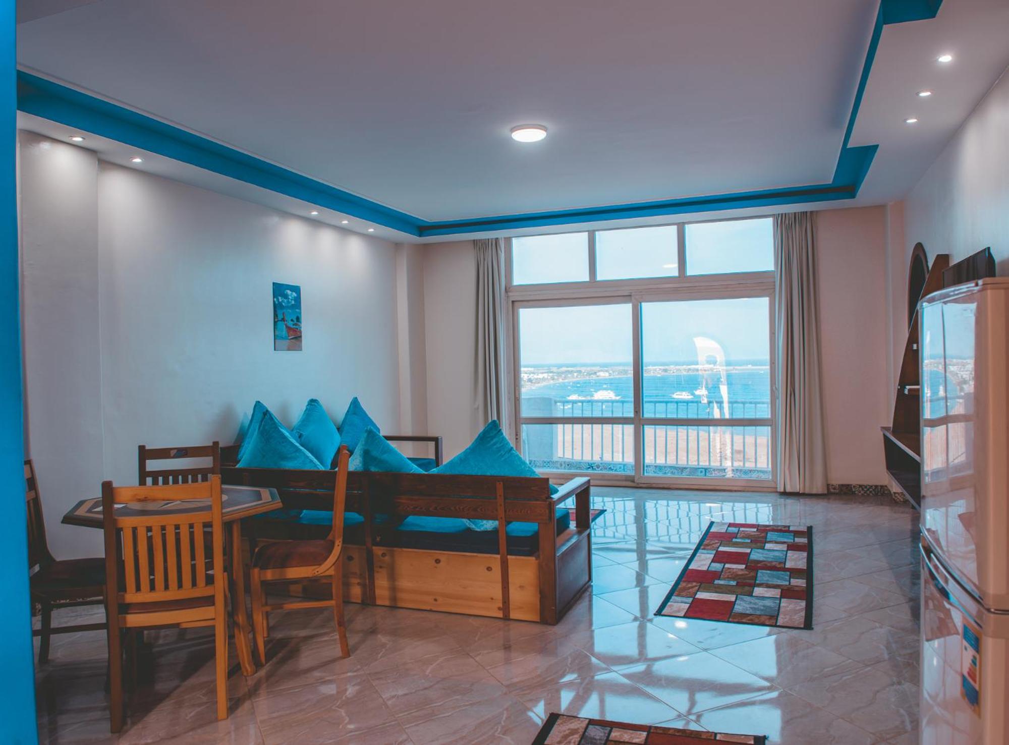 Apartment with Sea View - Photo 8