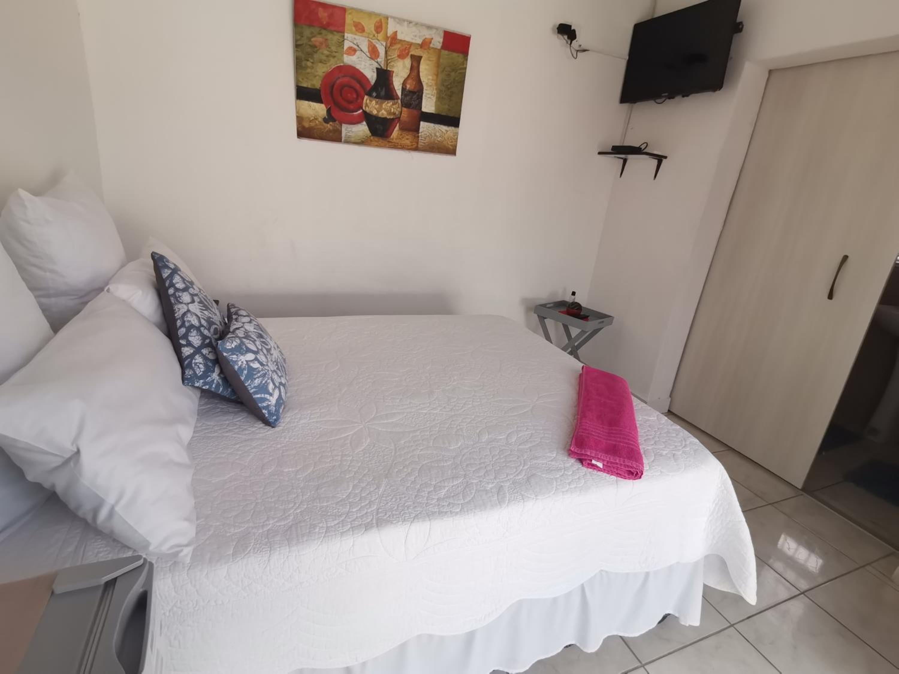 Deluxe Double Room with Shower - Photo 2