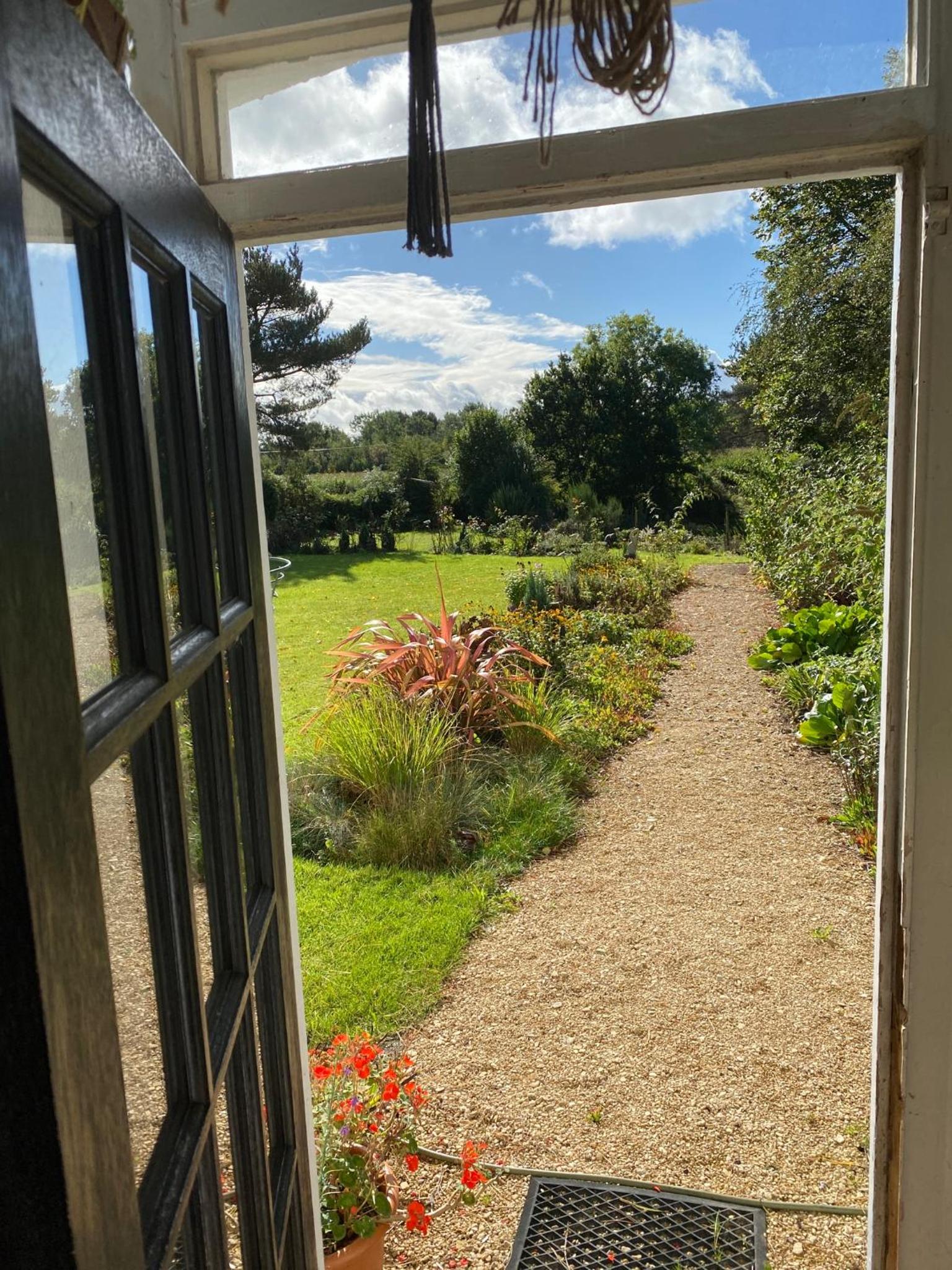 King Room with Garden View - Photo 12