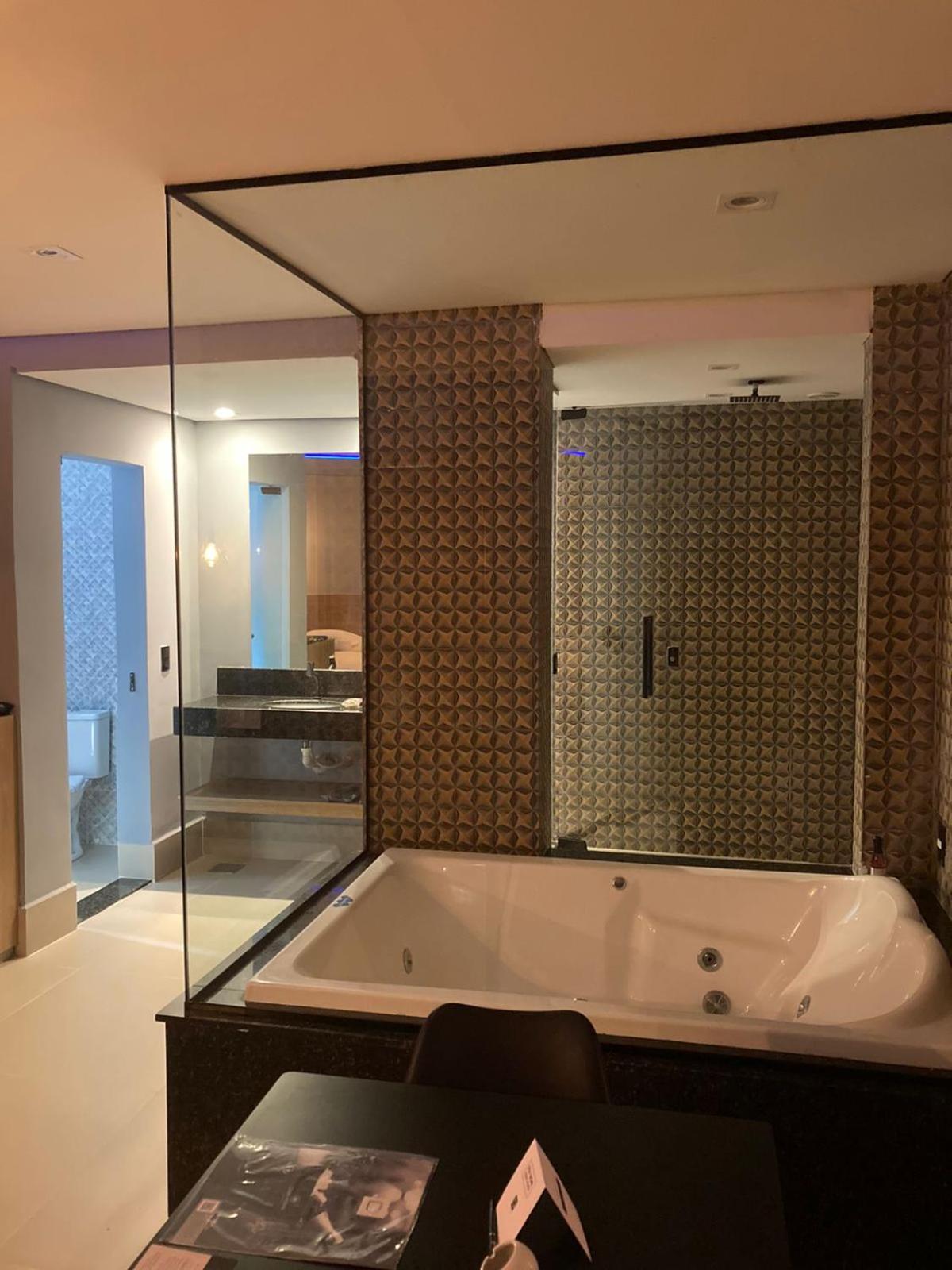 King Suite with Spa Bath - Photo 6