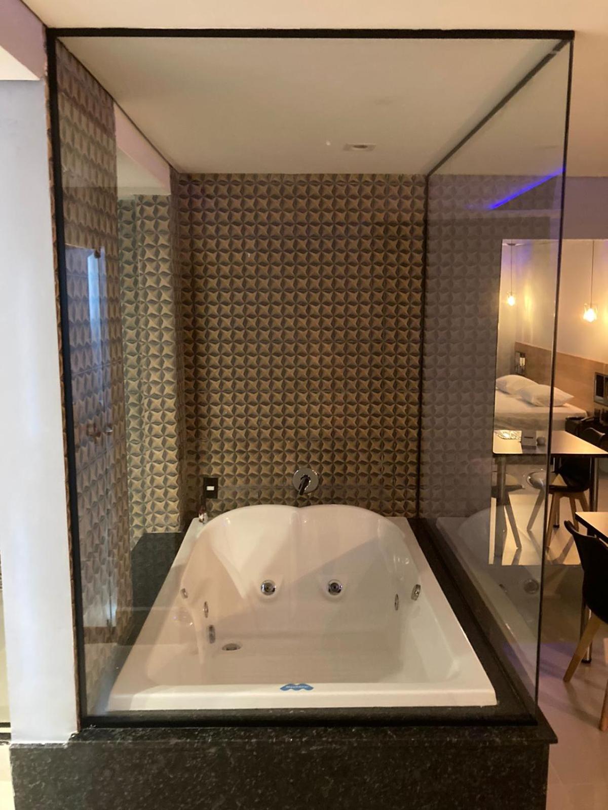 King Suite with Spa Bath - Photo 7