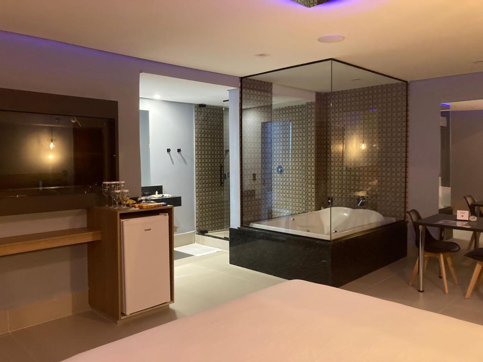 King Suite with Spa Bath - Photo 13