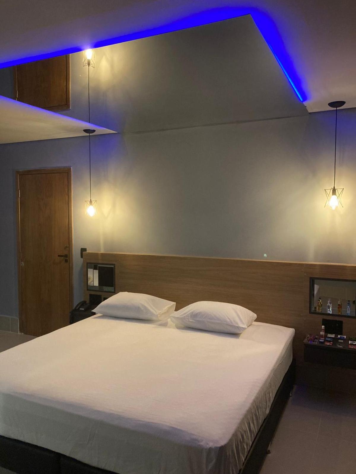 King Suite with Spa Bath - Photo 10
