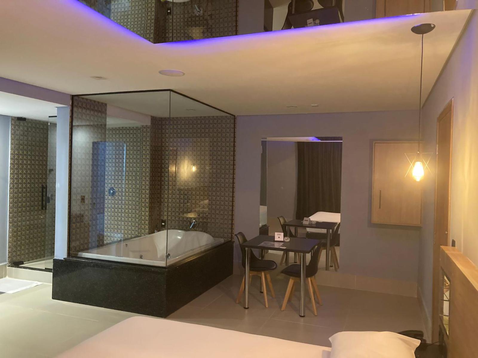 King Suite with Spa Bath - Photo 8