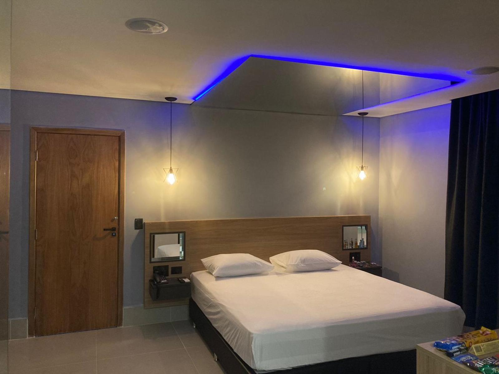 King Suite with Spa Bath - Photo 2
