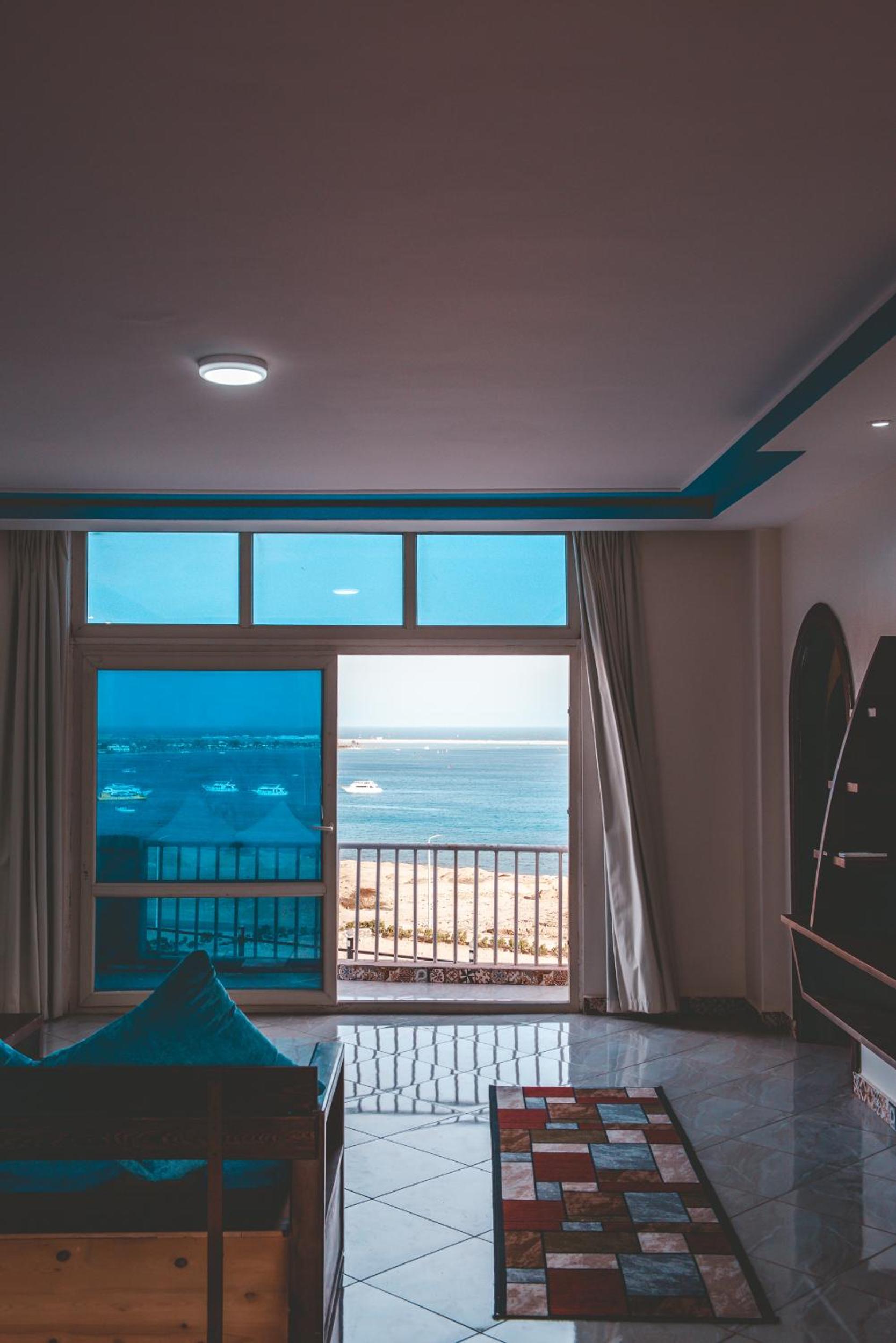 Apartment with Sea View - Photo 9