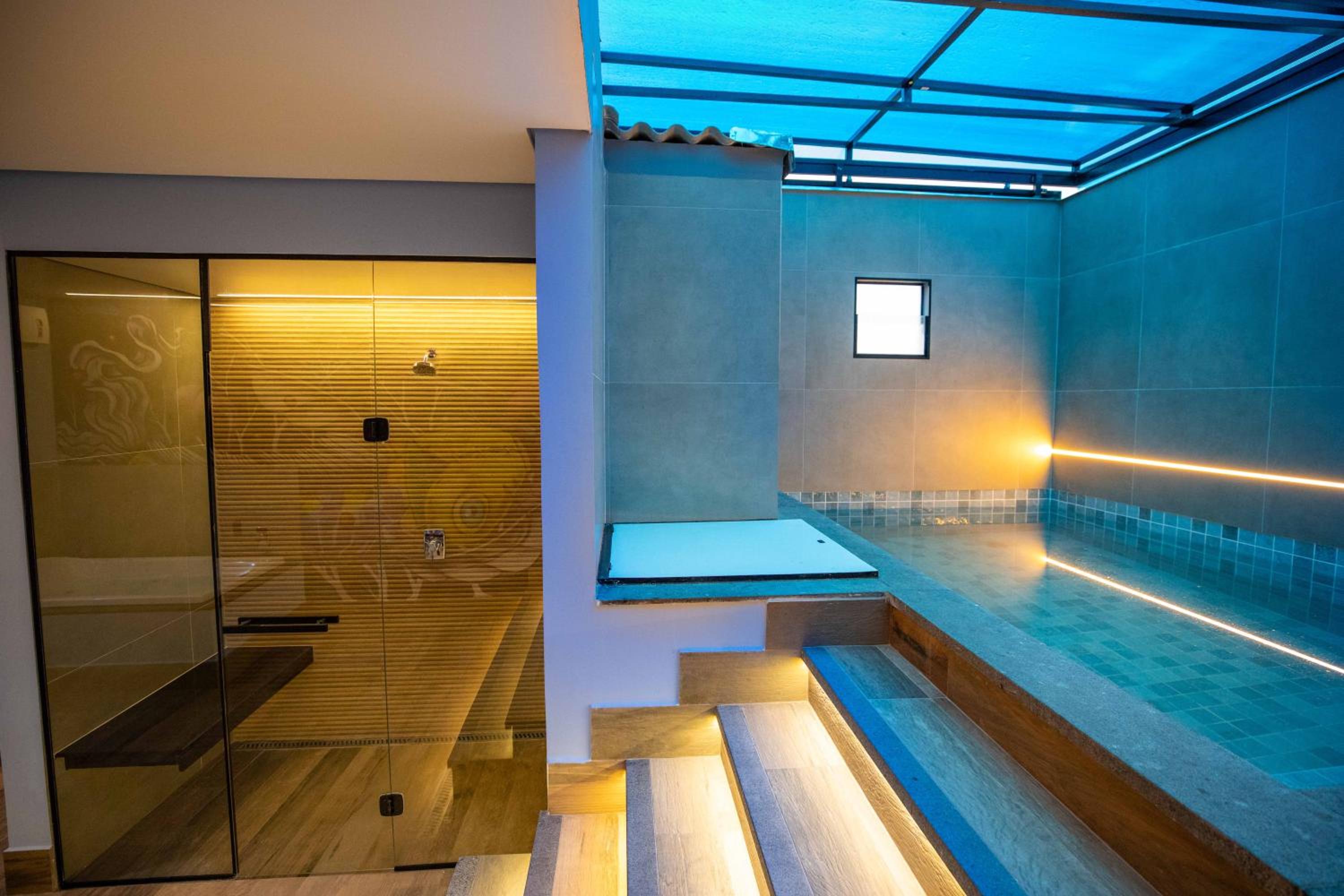 Suite with Private Pool photo 3