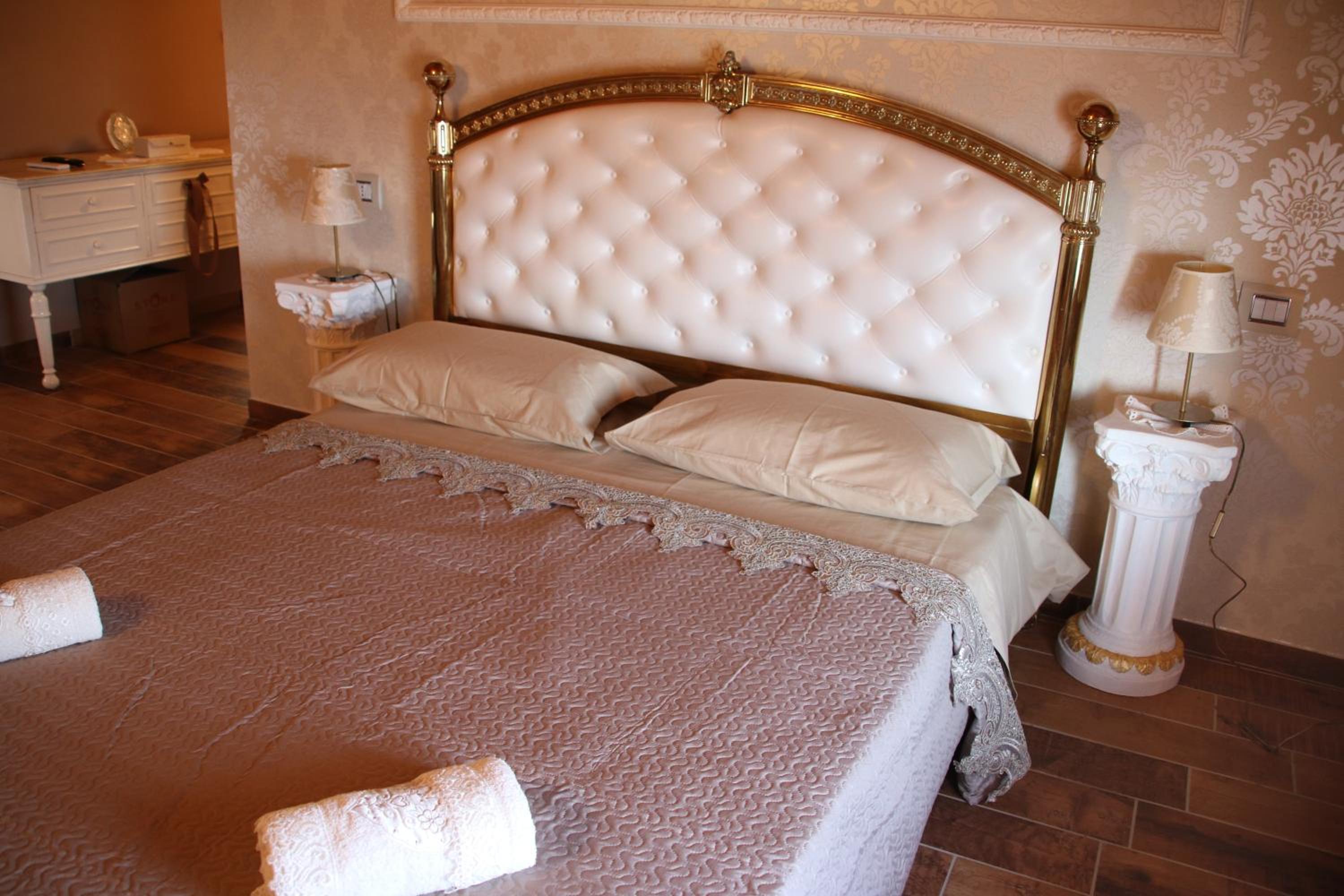 Double Room - Photo 12