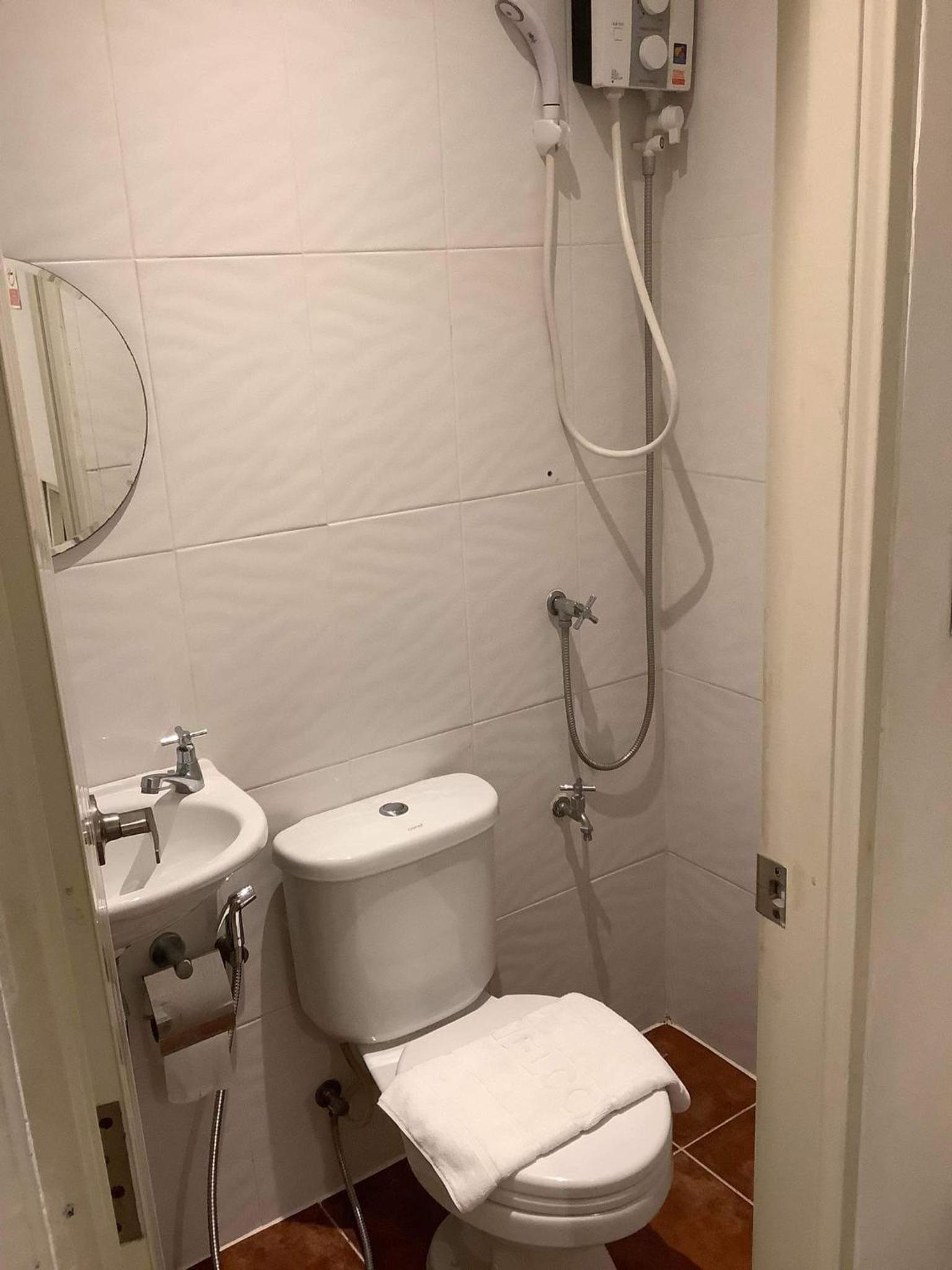 Single Room with Bathroom photo 3