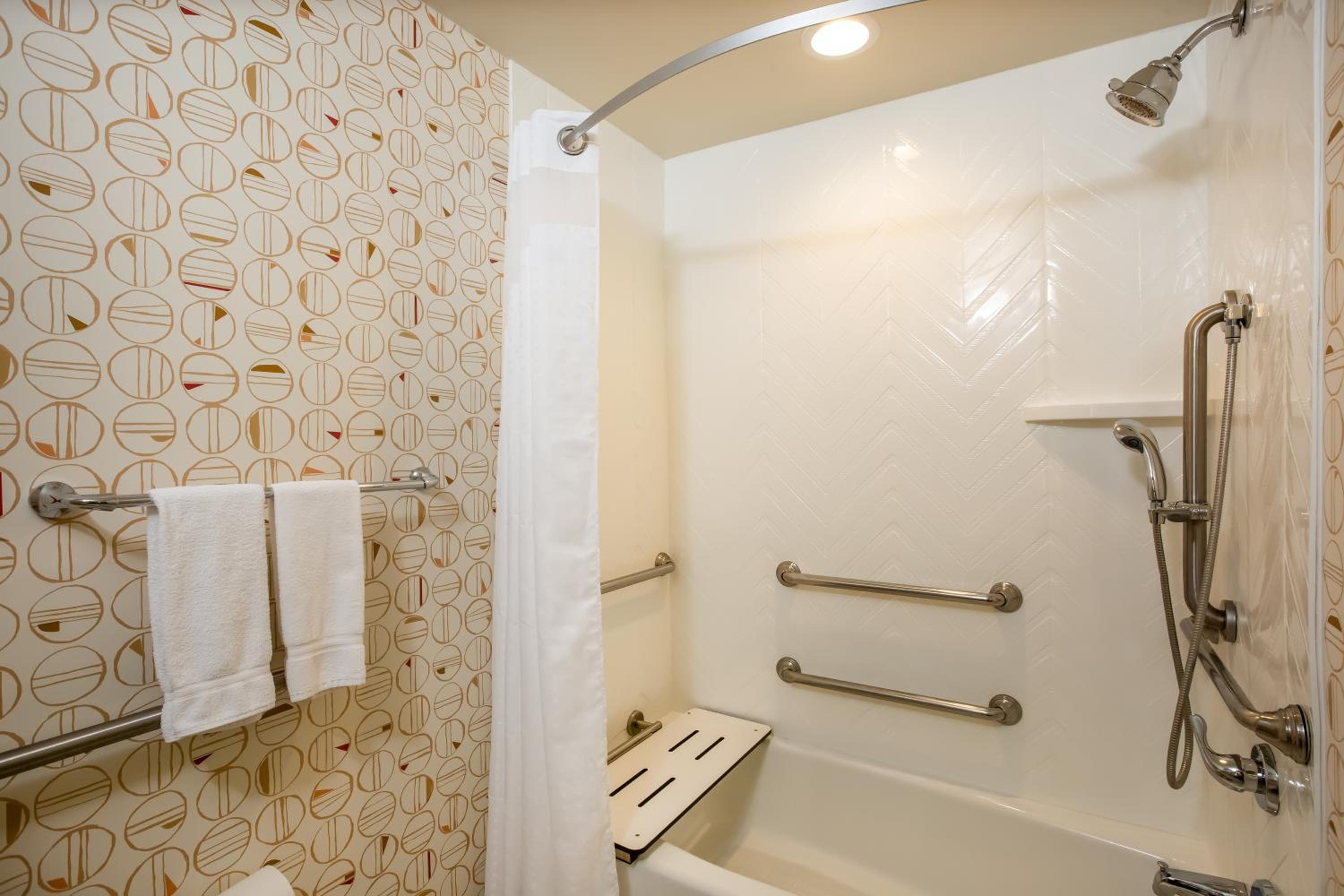 Queen Room with Two Queen Beds - Disability Access with Roll In Shower - Photo 3