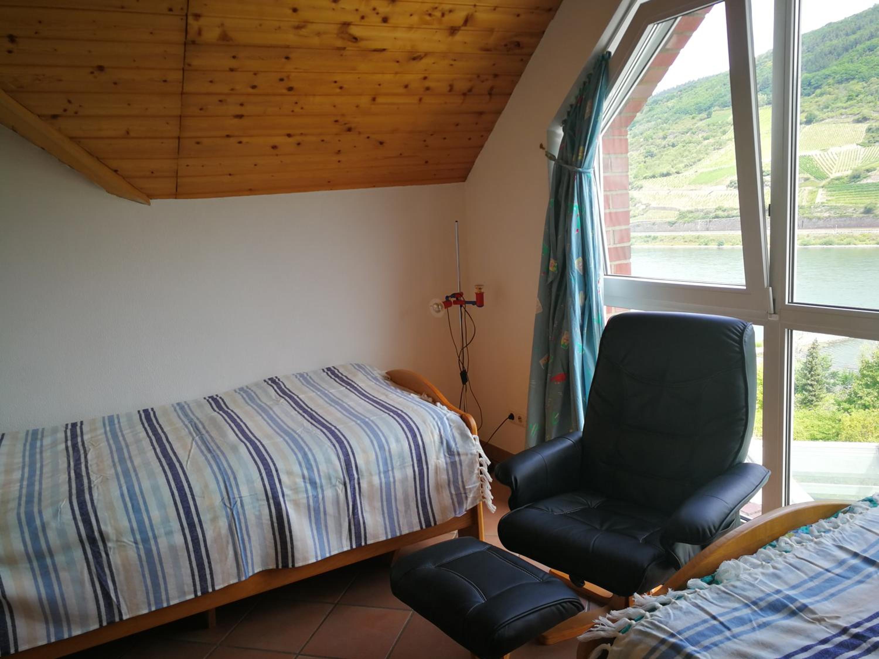 Double Room with Lake View - Photo 3