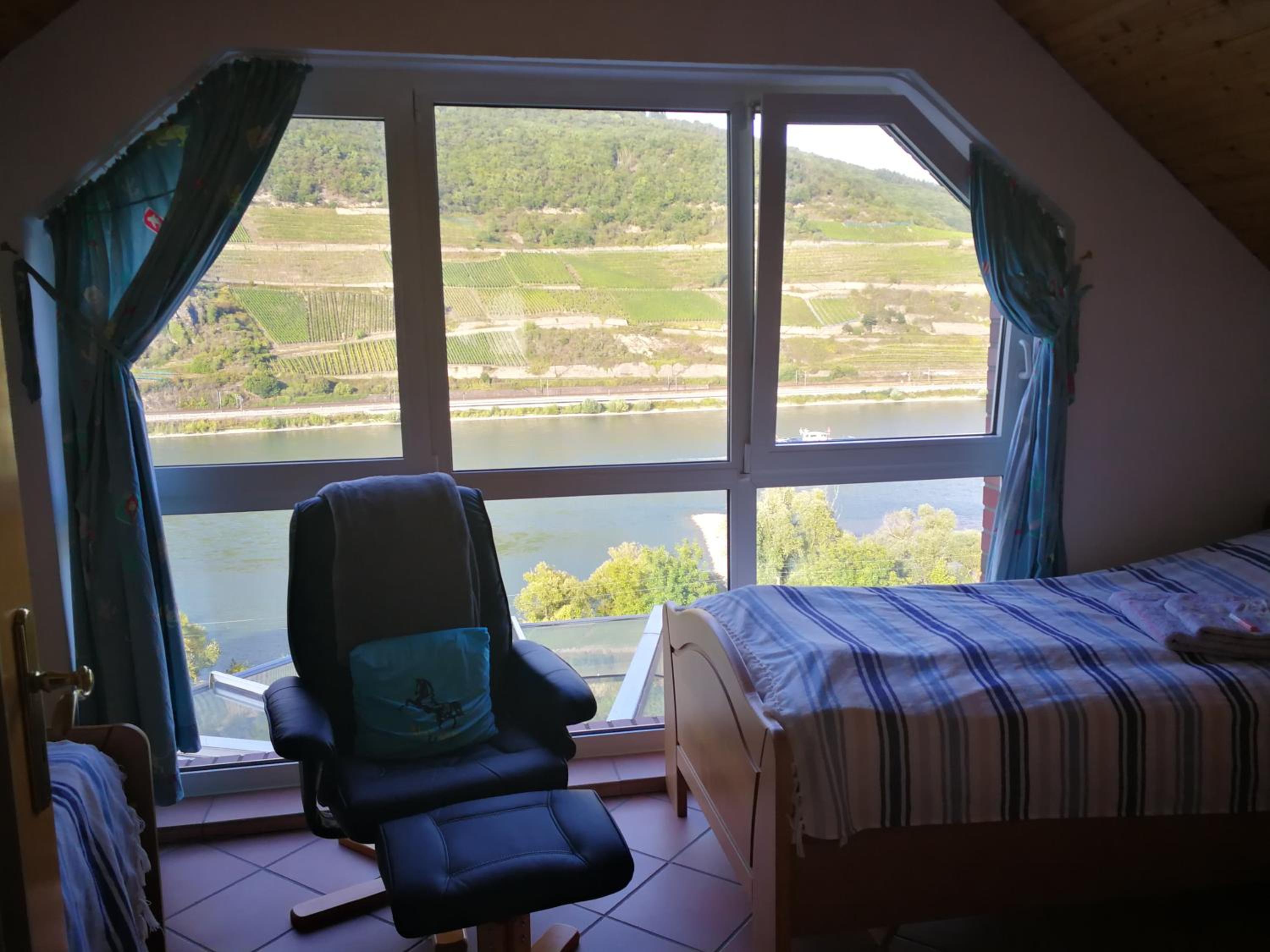 Double Room with Lake View - Photo 4