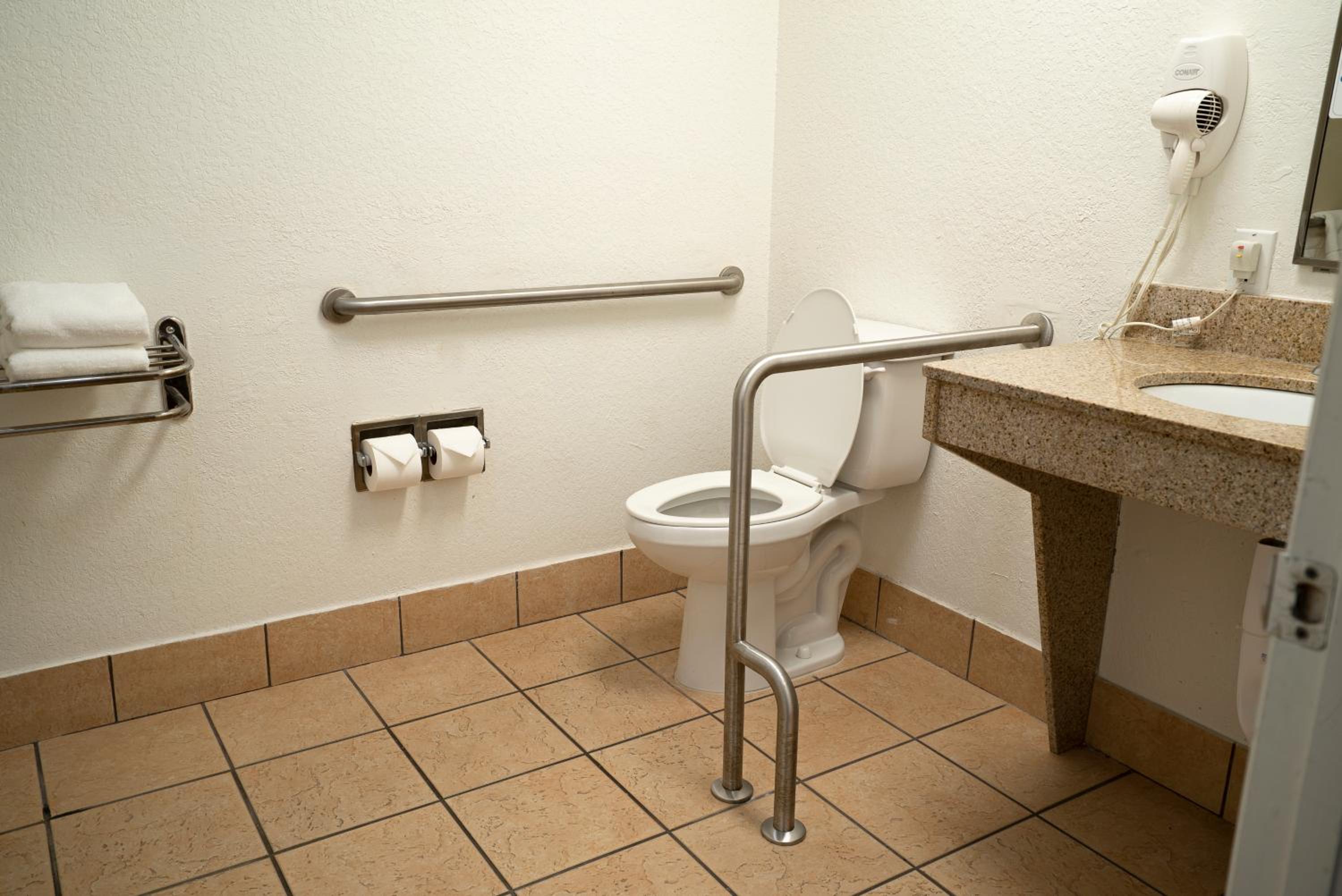 King Room with Shower - Disability Access/Non-Smoking - Interior Hall - Photo 3