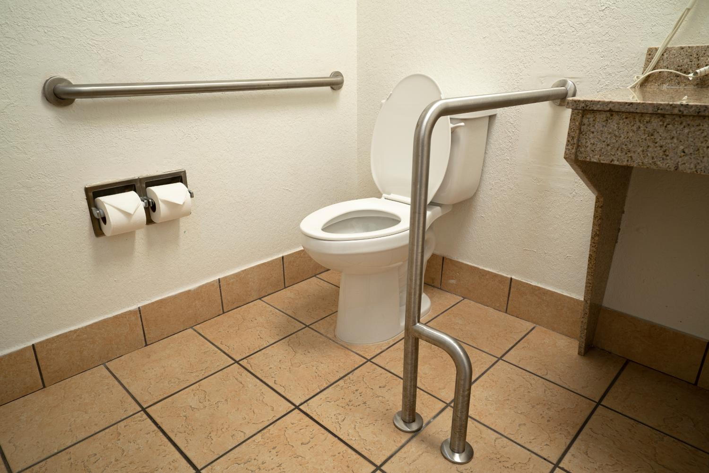 King Room with Shower - Disability Access/Non-Smoking - Interior Hall - Photo 4
