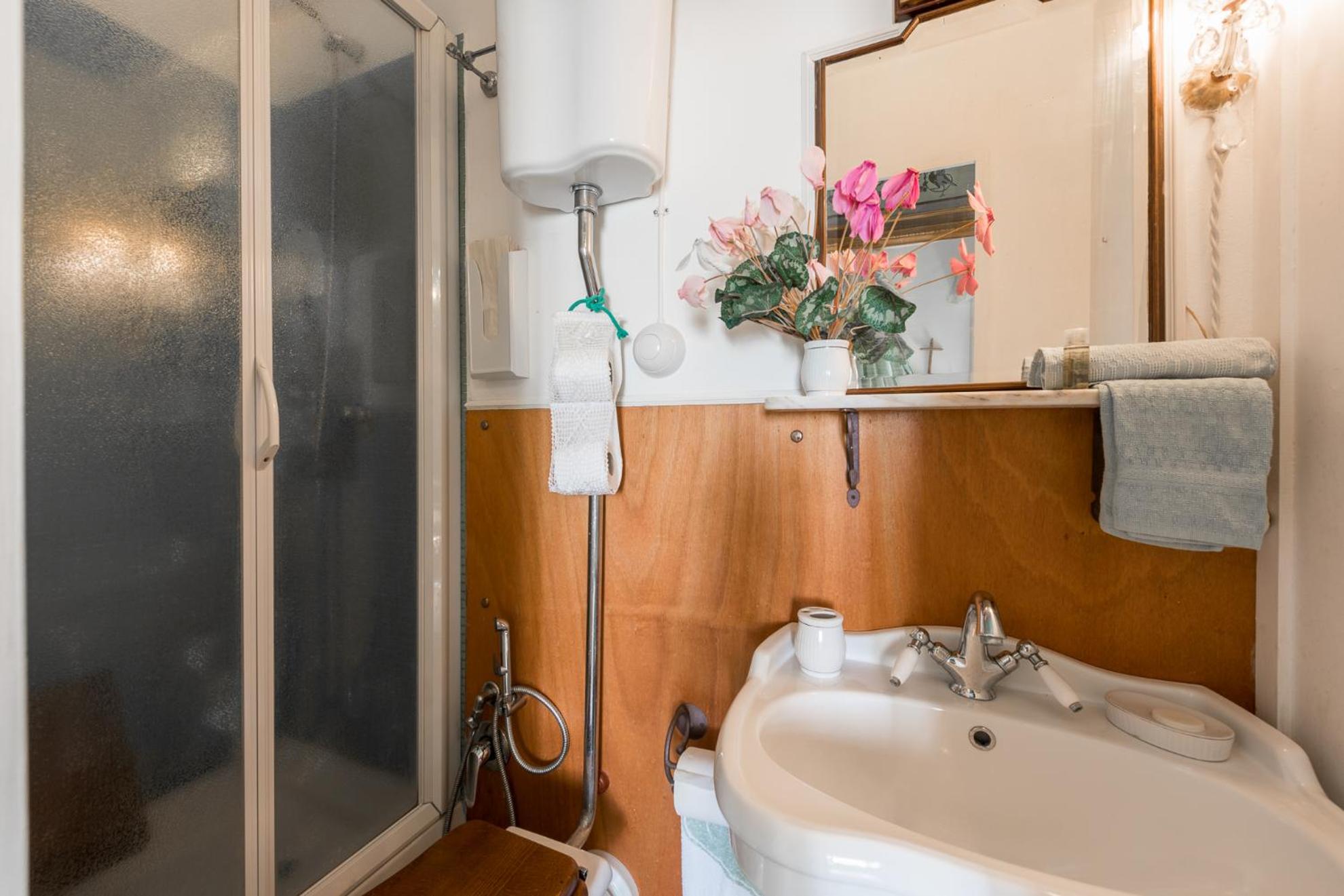 Double Room with Private Bathroom photo 2