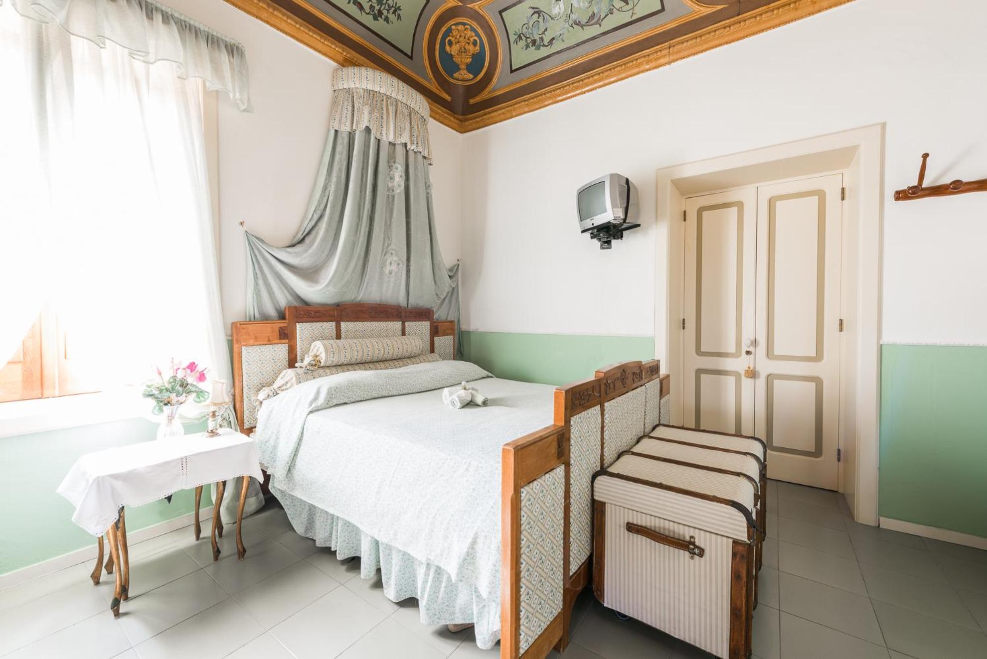 Double Room with Private Bathroom photo 1