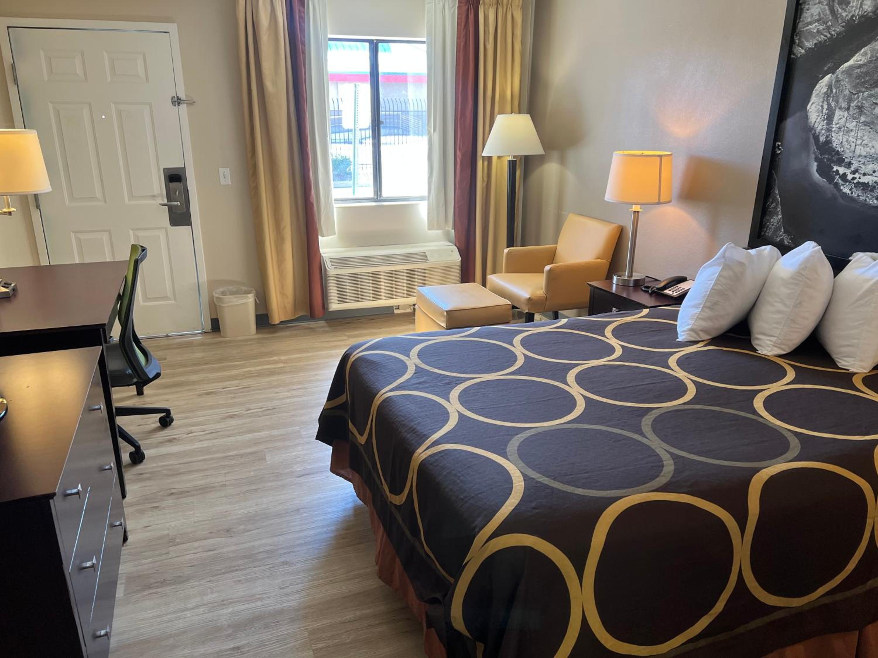 Queen Room - Non-Smoking - Photo 2