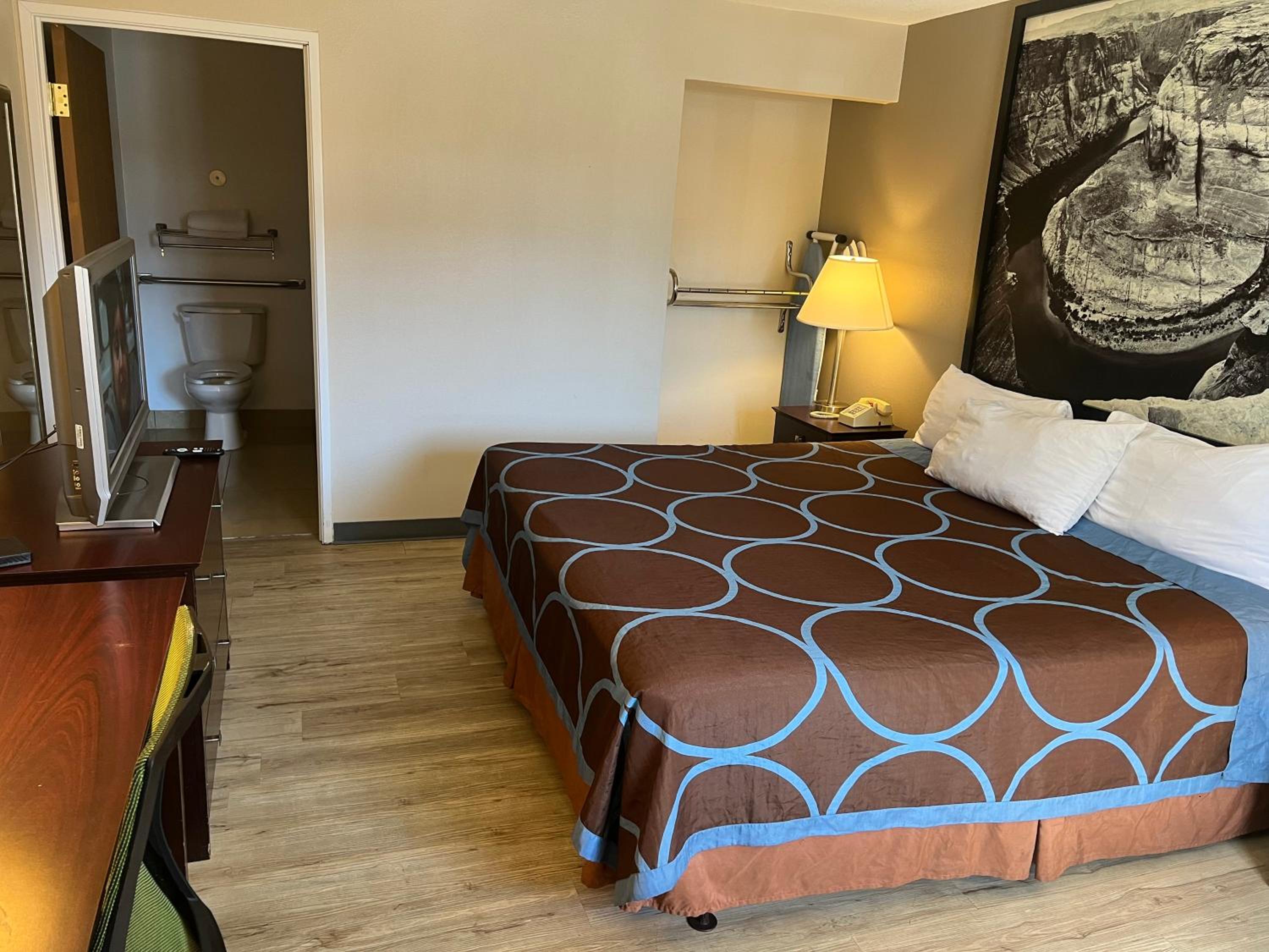King Room - Mobility Access/Non-Smoking - Photo 1