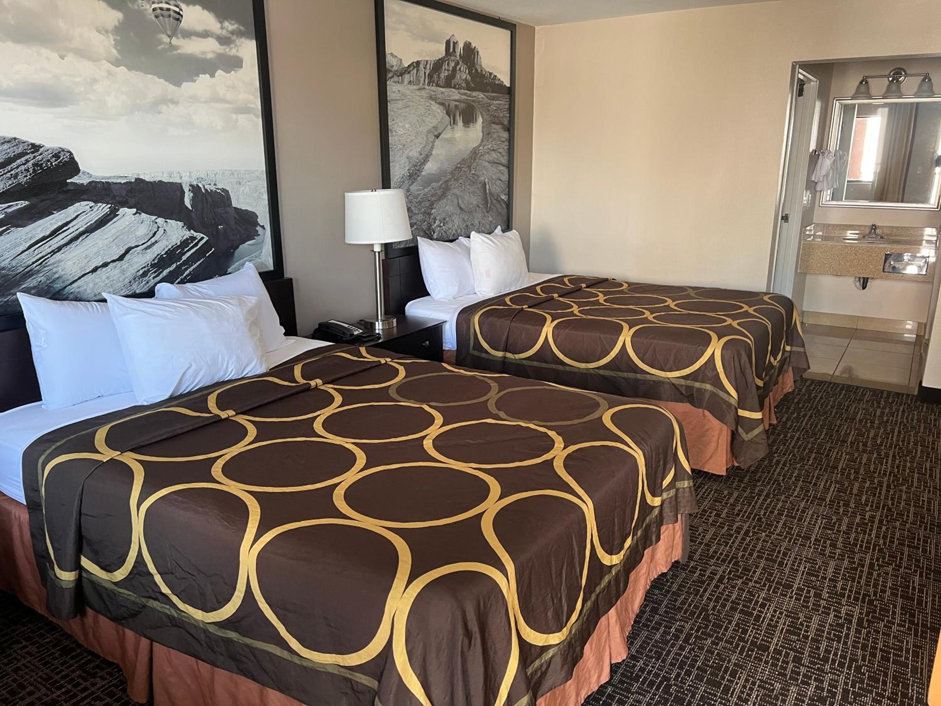 Queen Room with Two Queen Beds - Non-Smoking - Photo 1