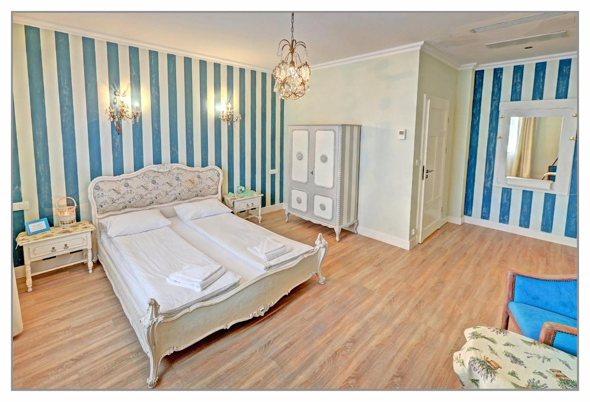 Large Double Room photo 3