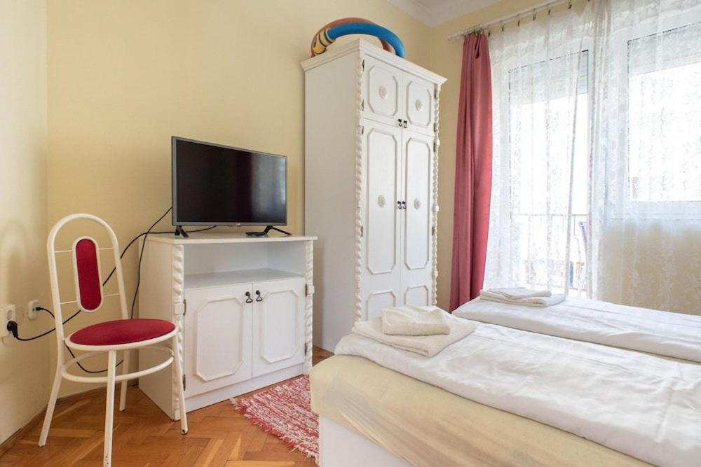 One-Bedroom Apartment with Balcony photo 1