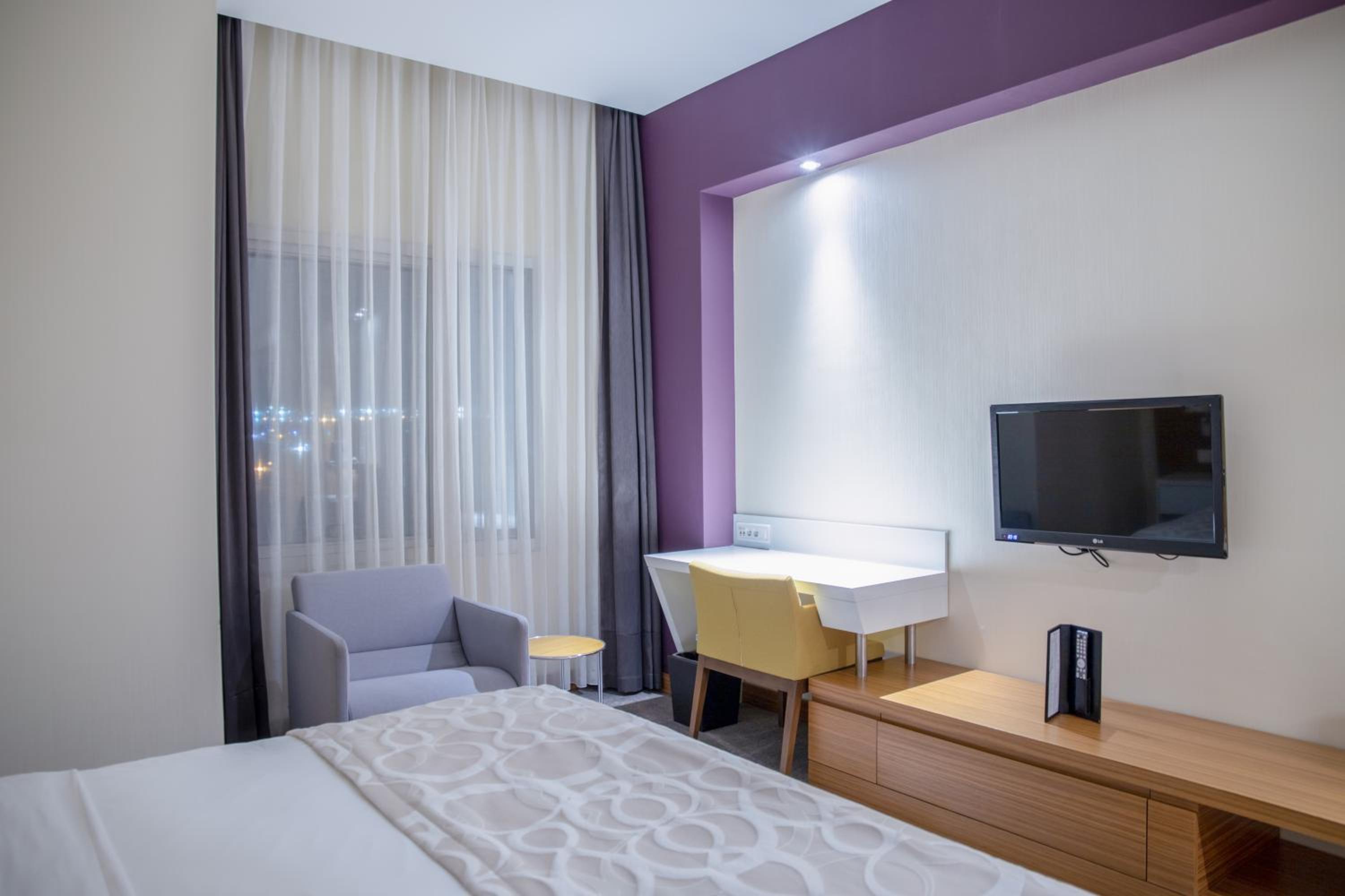 Single Room - Non-Smoking photo 3