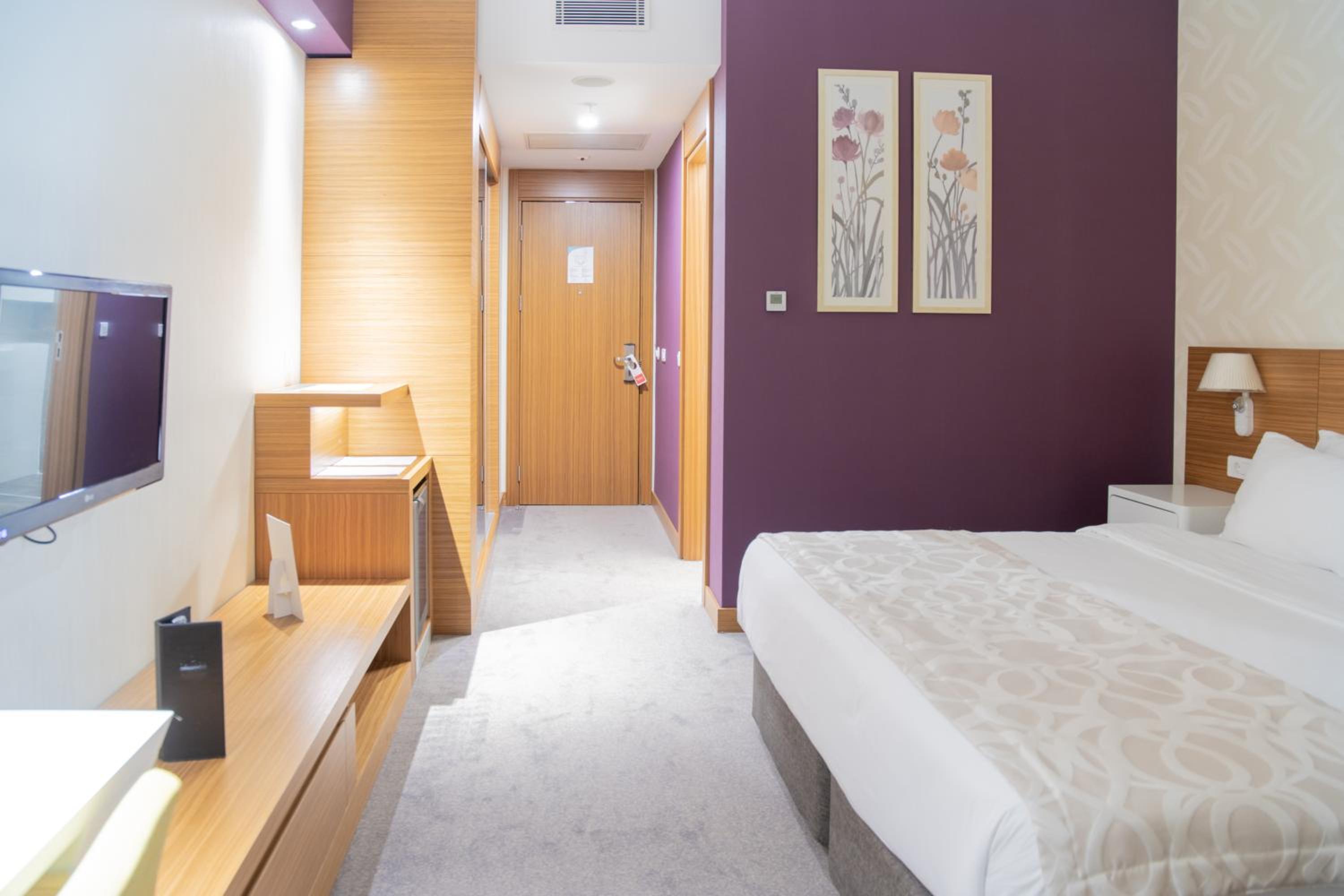 Single Room - Non-Smoking photo 2