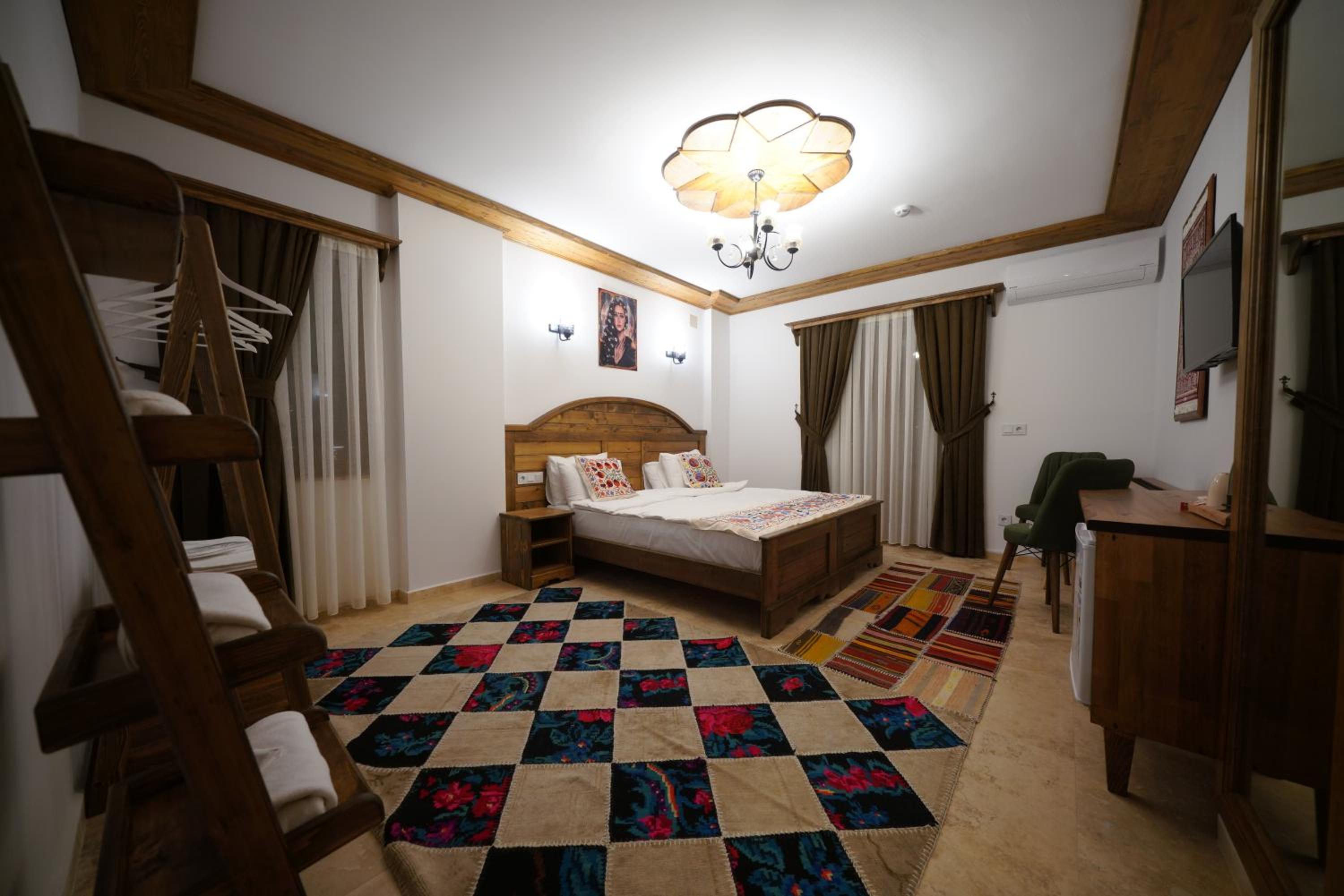 Deluxe Double Room with Balcony photo 1
