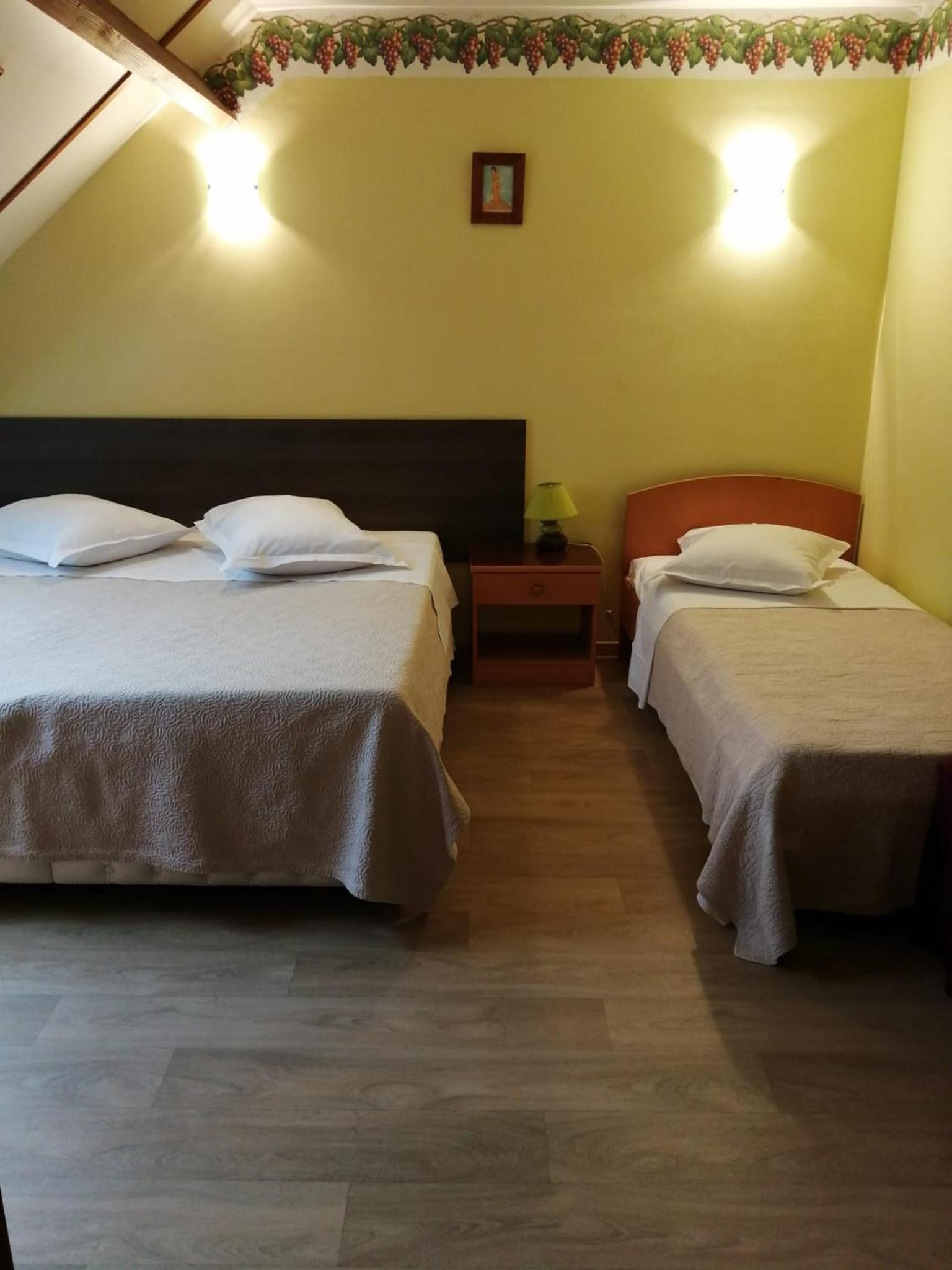 Basic Triple Room photo 3
