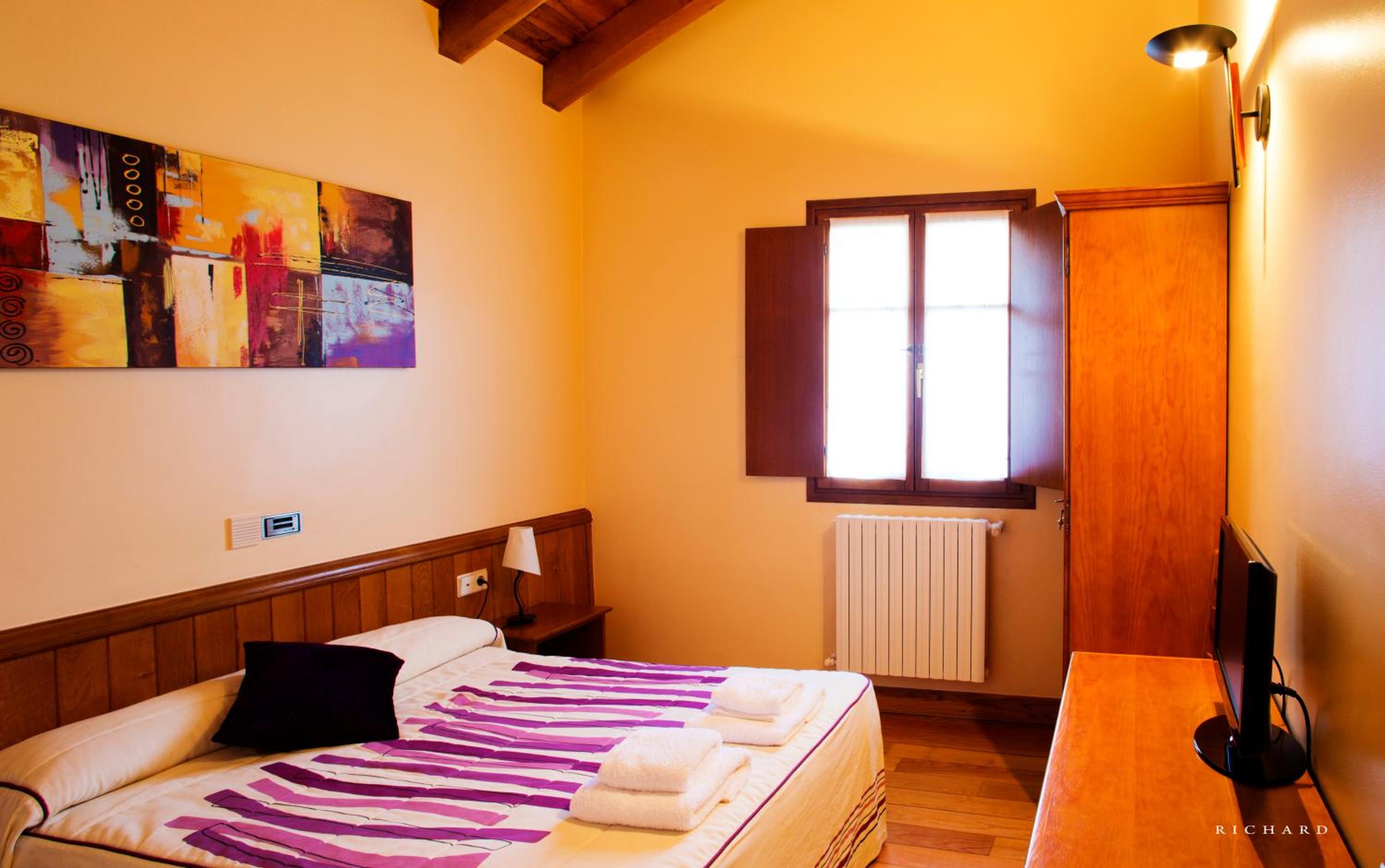 Double or Twin Room - Photo 4