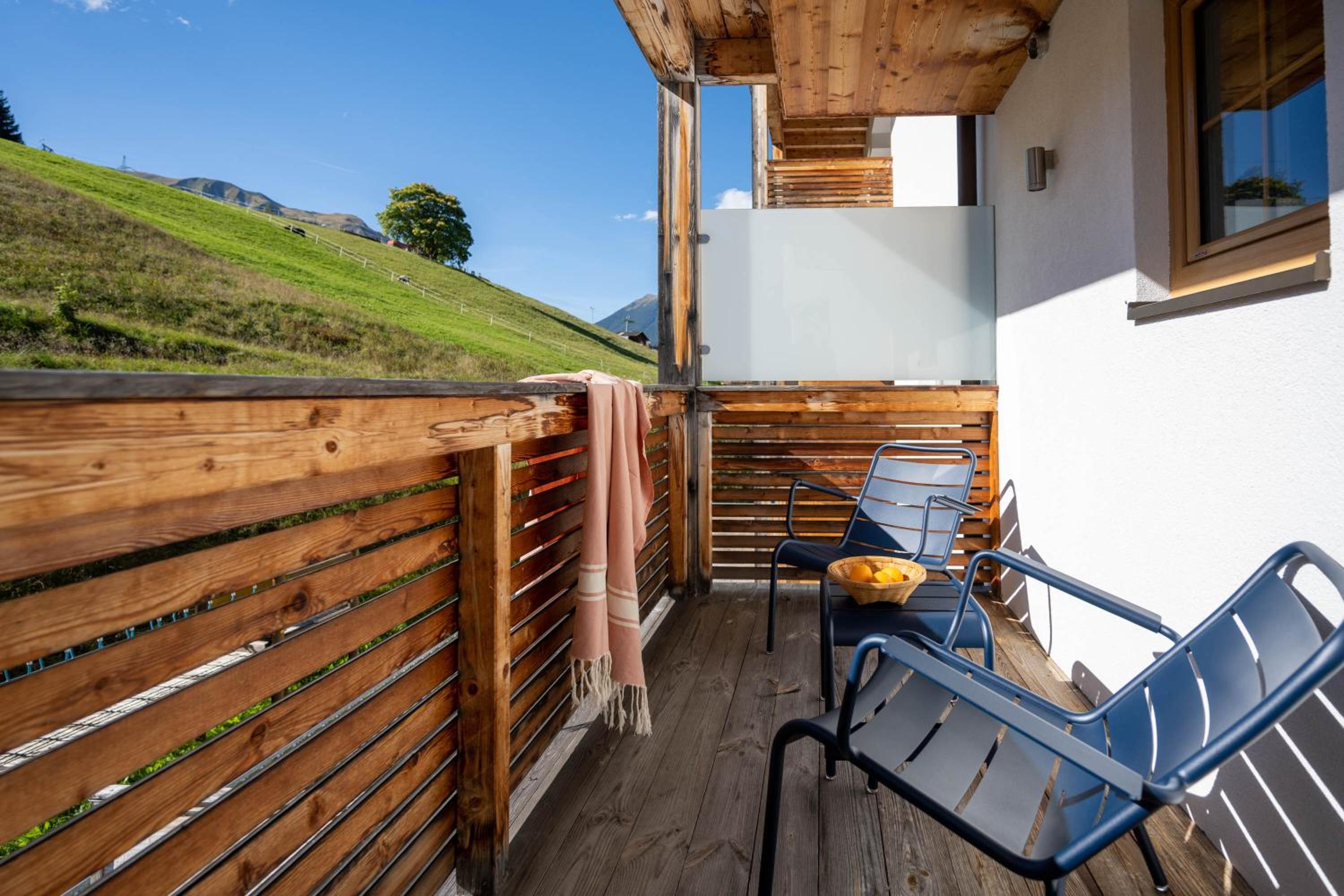 Deluxe Double Room with Balcony - Photo 4