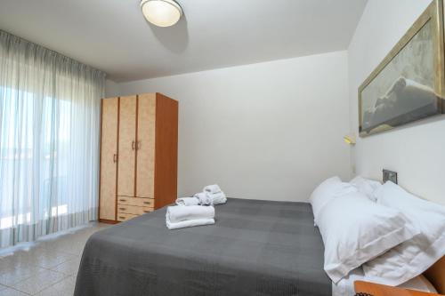 Double or Twin Room with Side Sea View