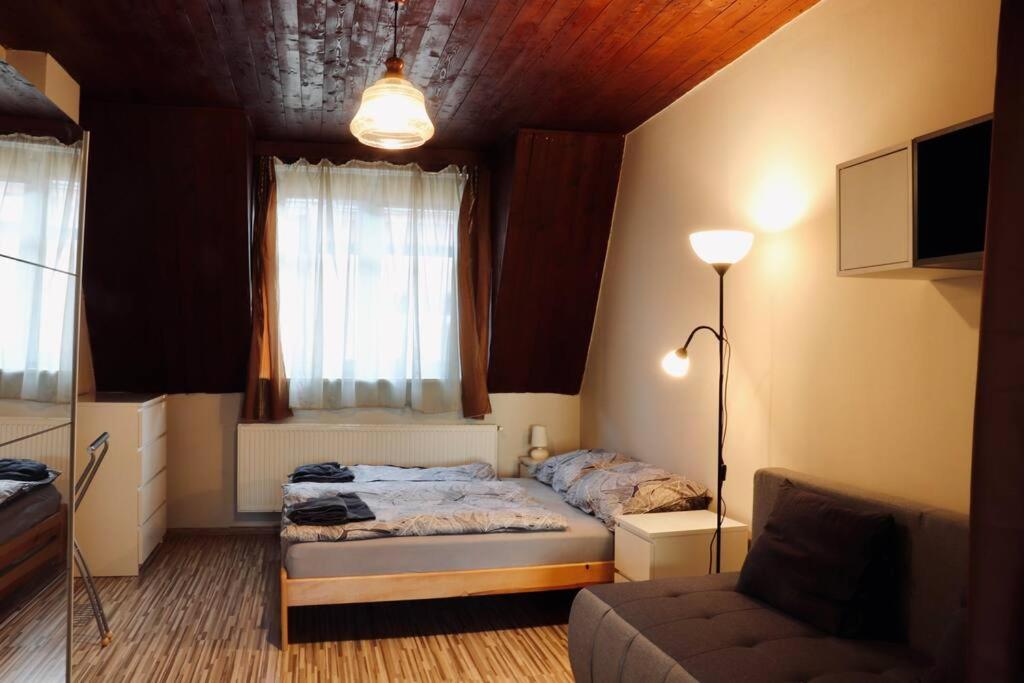One-Bedroom Apartment photo 1