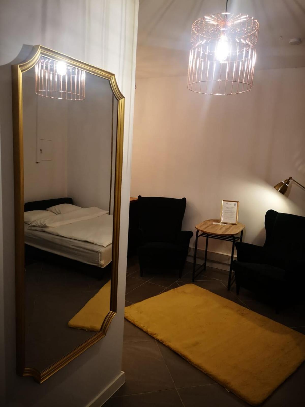 One-Bedroom Apartment - Photo 1