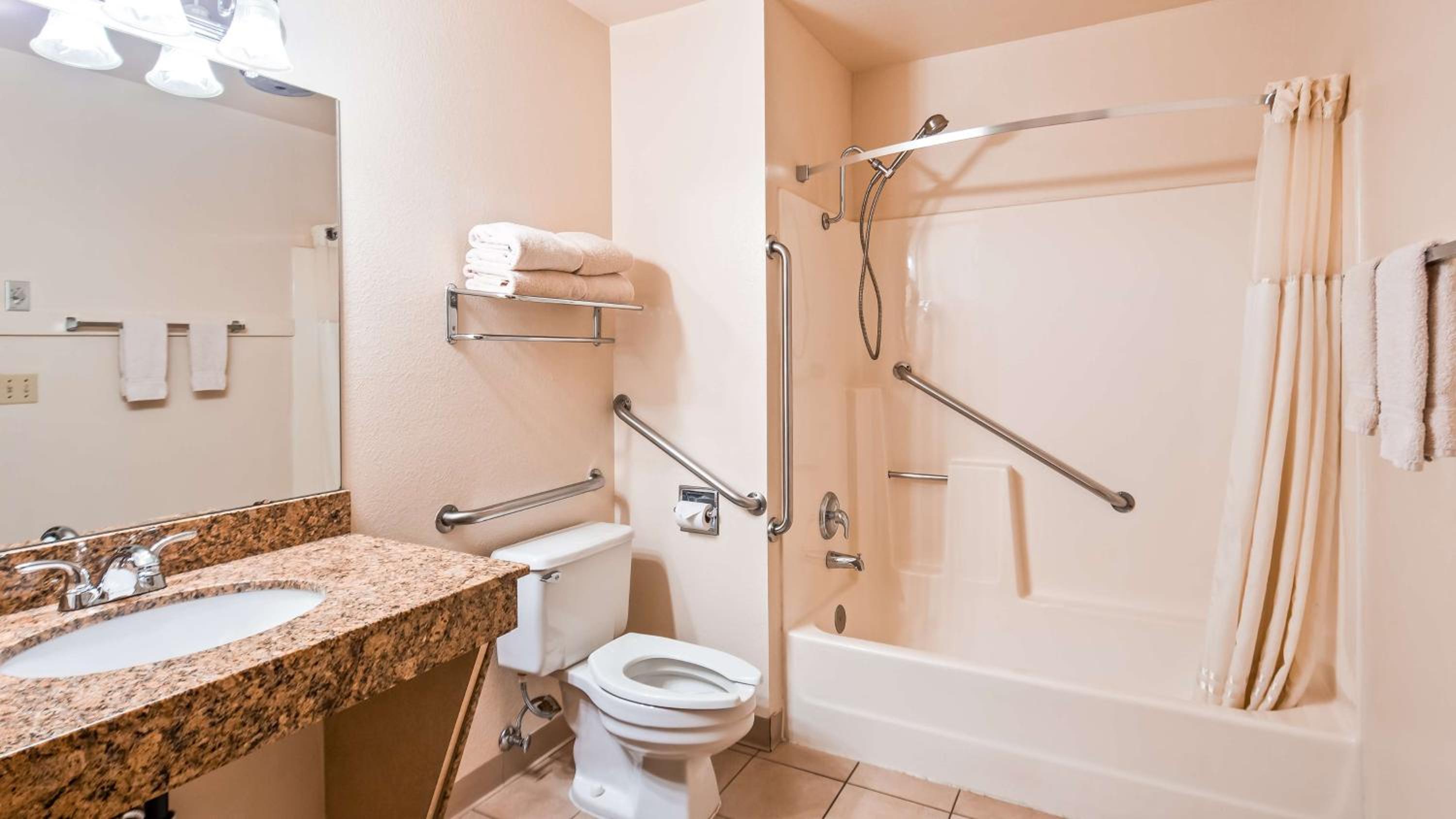 King Room - Disability Access photo 3