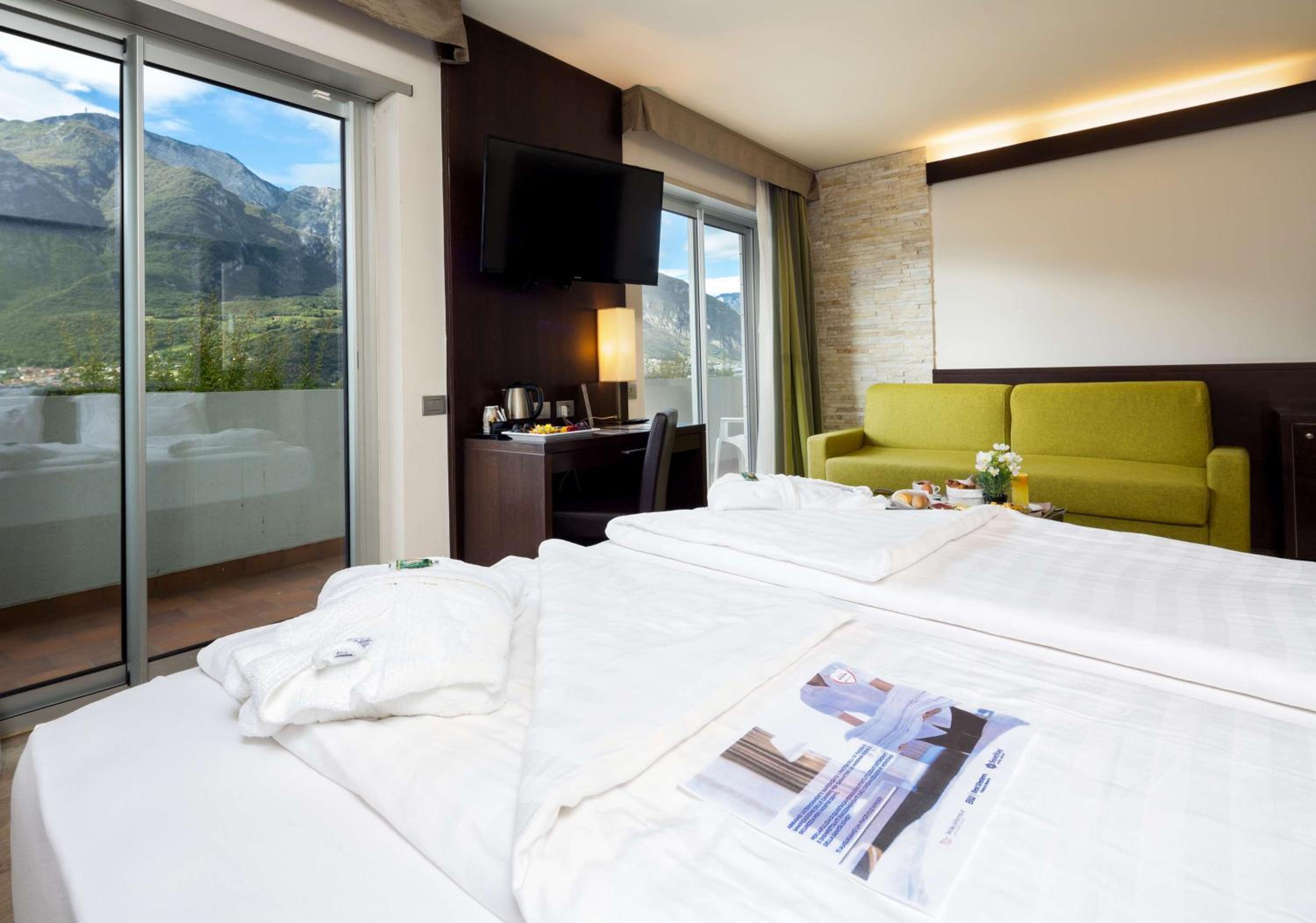 Junior King Suite with Sofa Bed - Photo 12