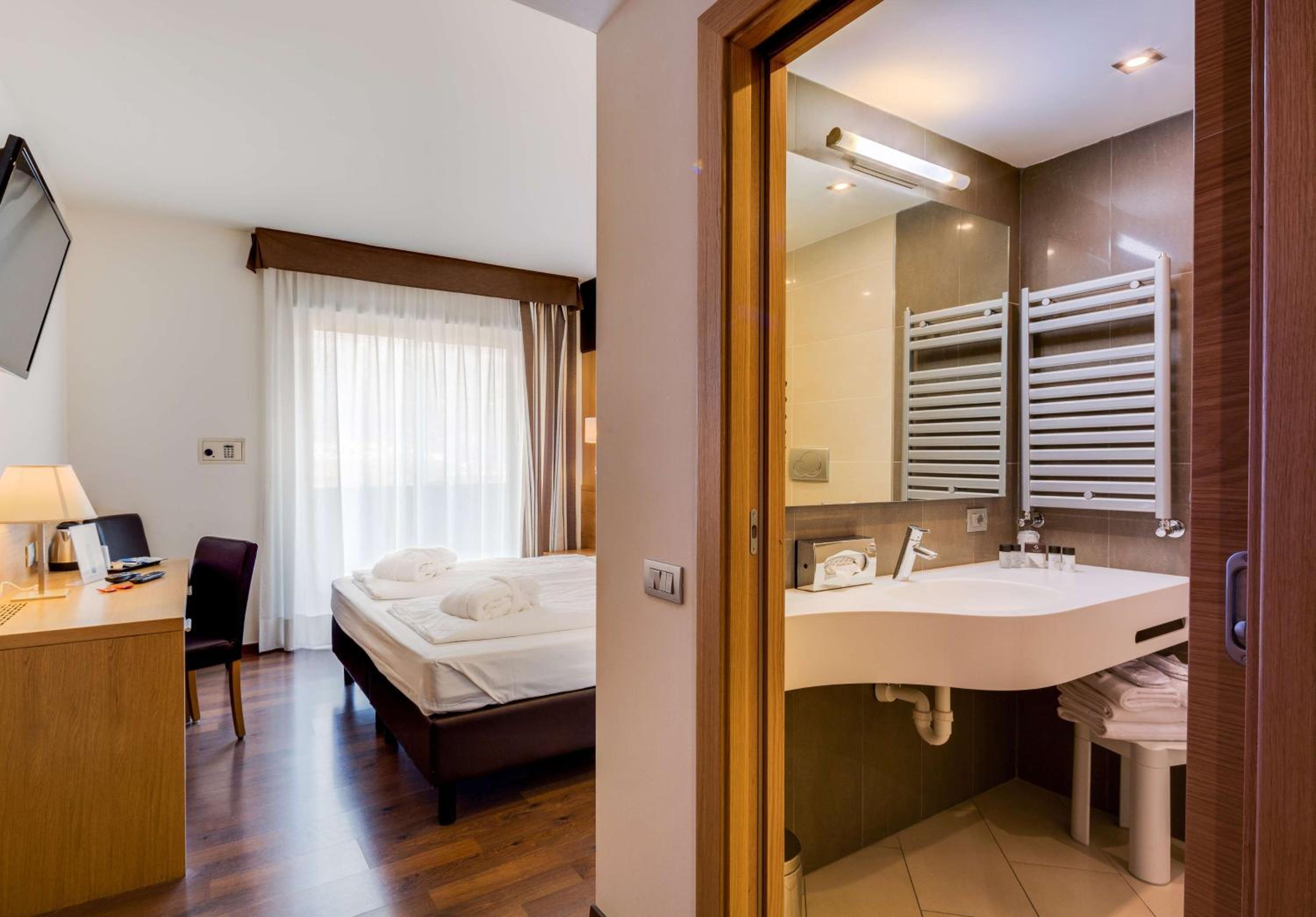 Executive Double Room - Photo 11