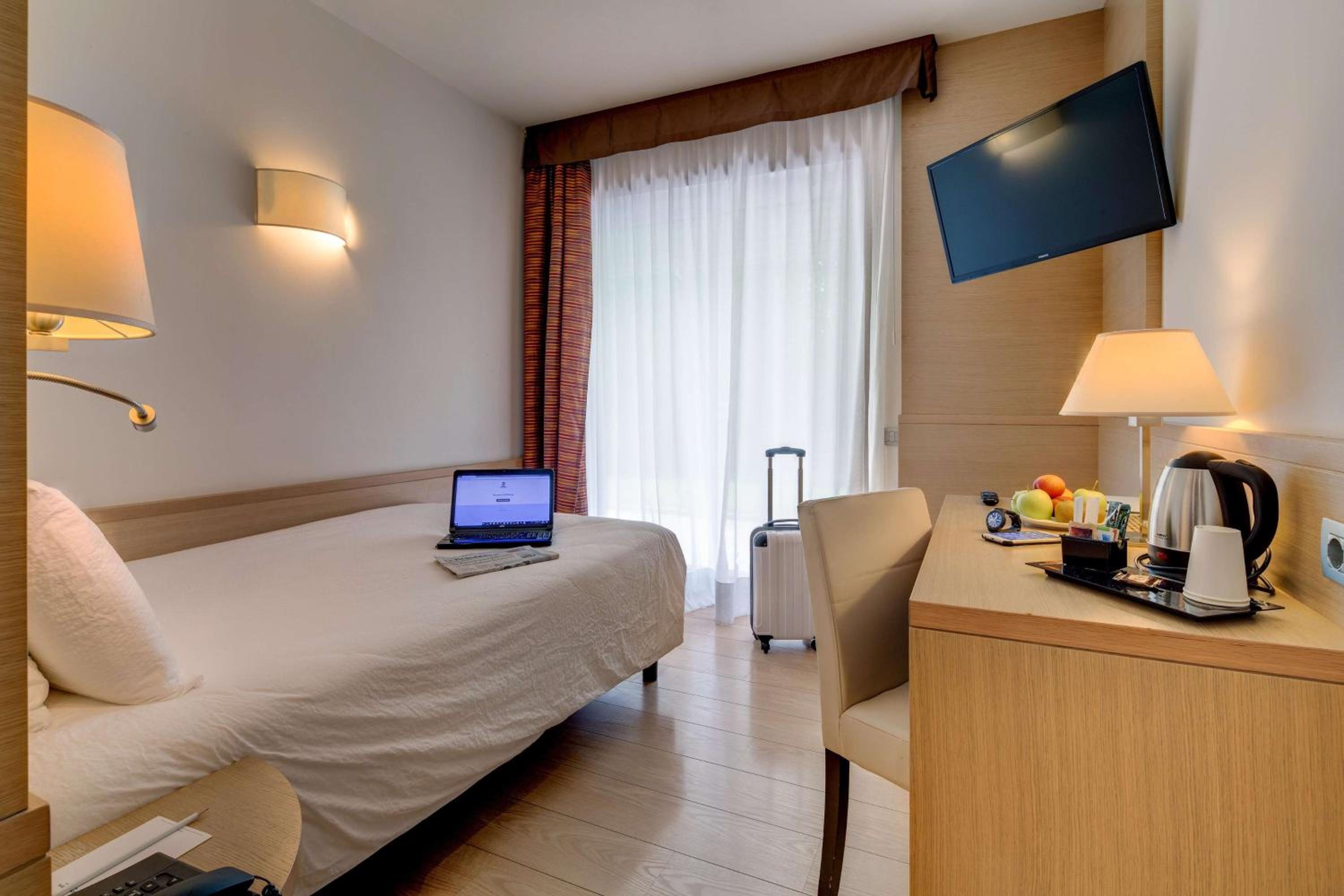 Single Room with French Bed photo 2
