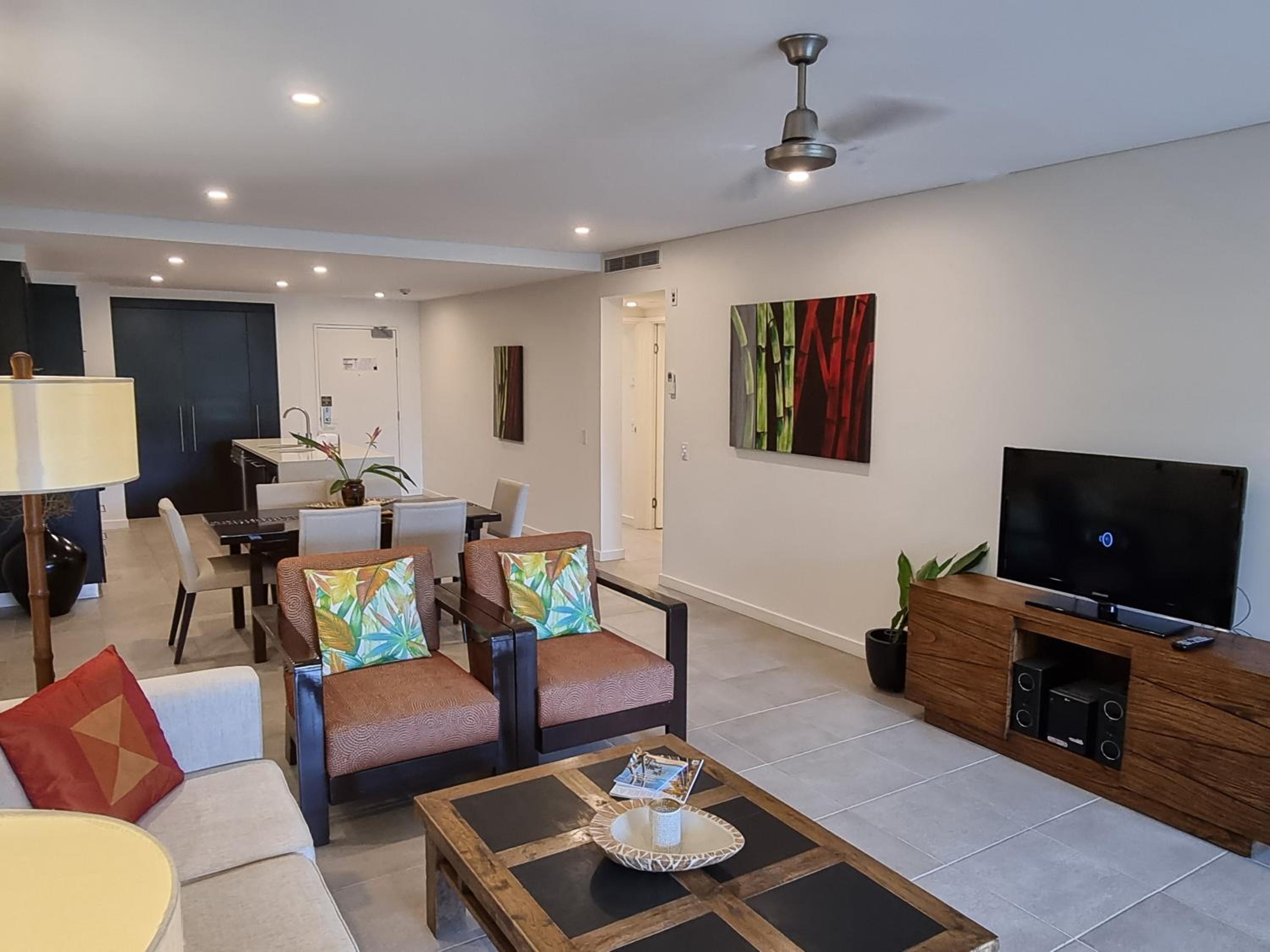Penthouse with Rooftop Terrace & Spa - Pool View Beachside