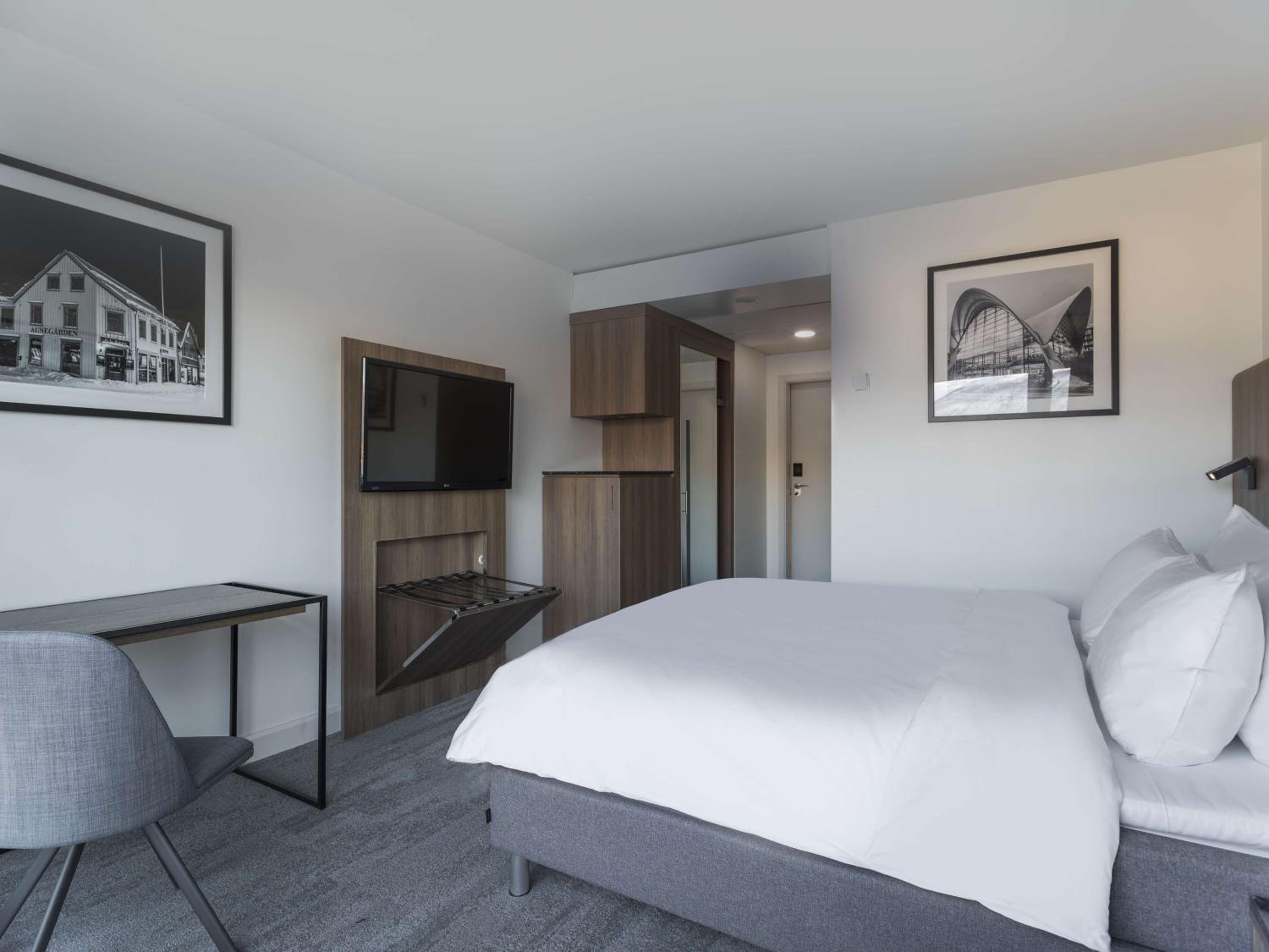 Premium Room with Sea and Mountain View - Photo 2