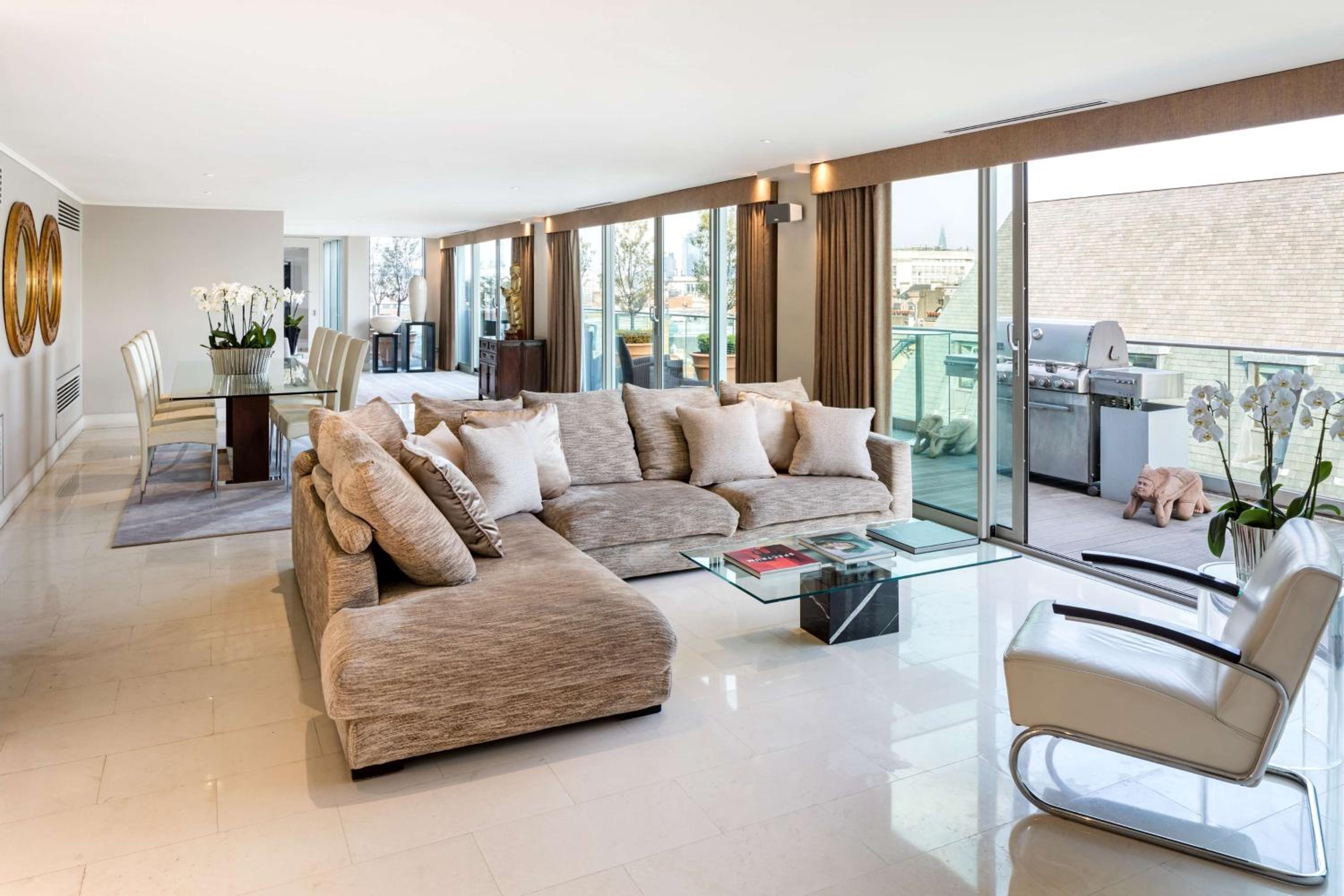 Two-Bedroom Suite thumbnail 6